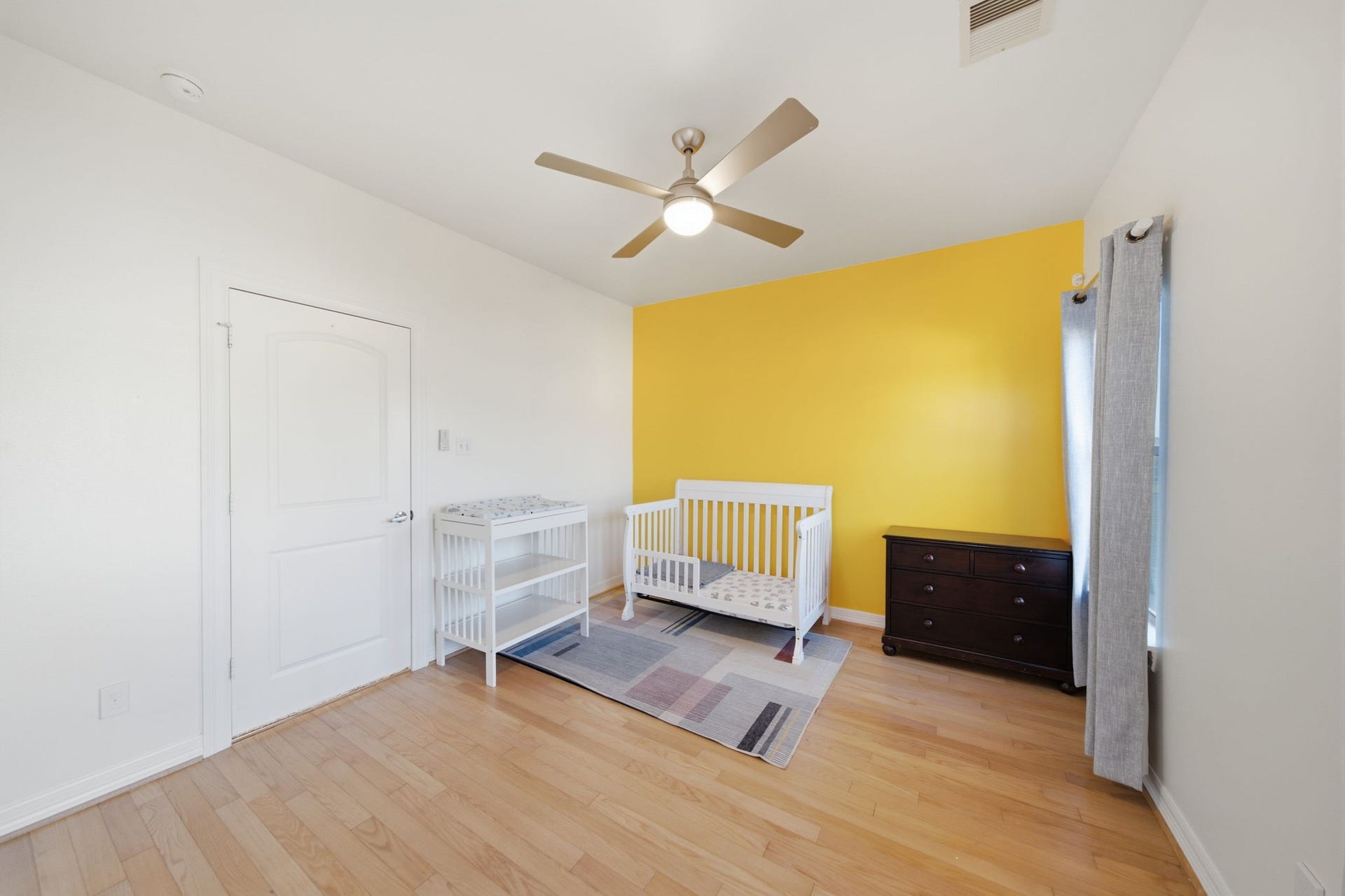 907 Lawrence Street, Houston, TX 77008