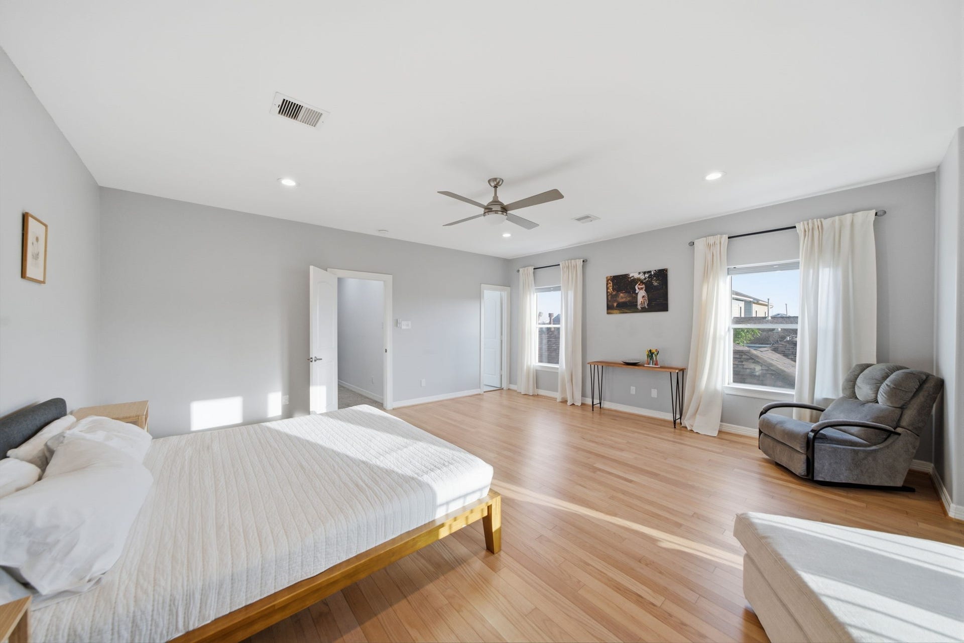 907 Lawrence Street, Houston, TX 77008