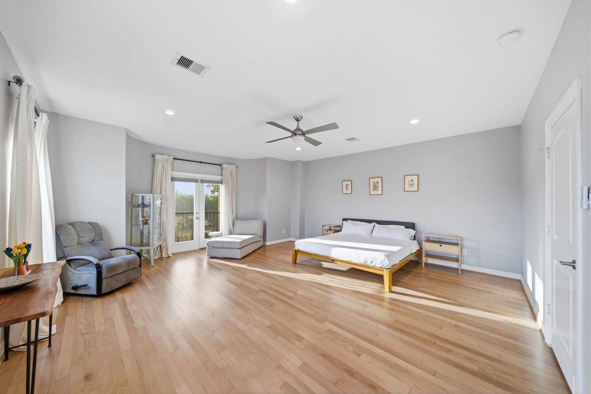907 Lawrence Street, Houston, TX 77008