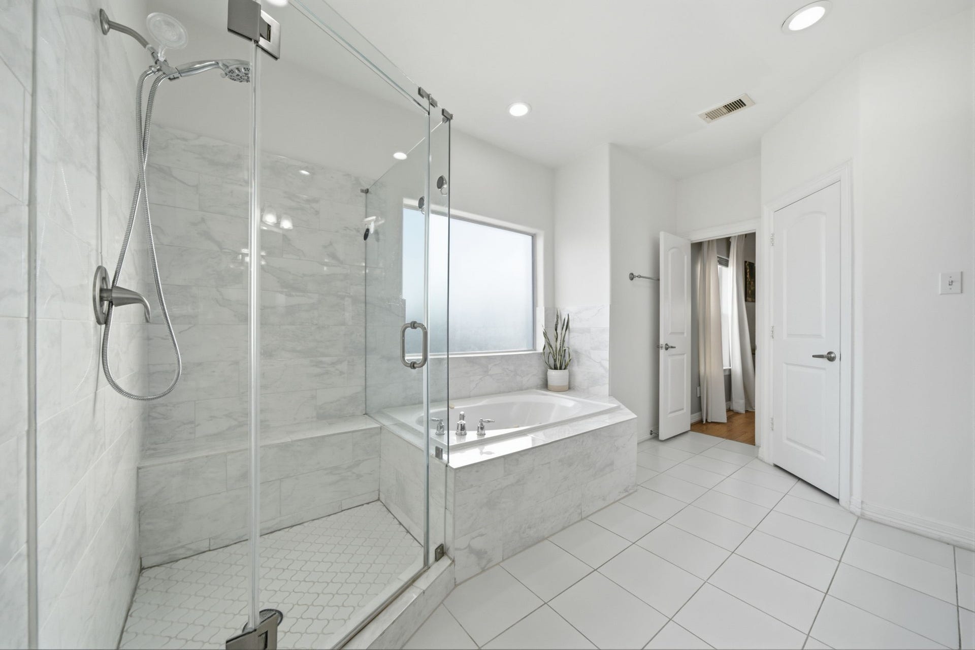 907 Lawrence Street, Houston, TX 77008