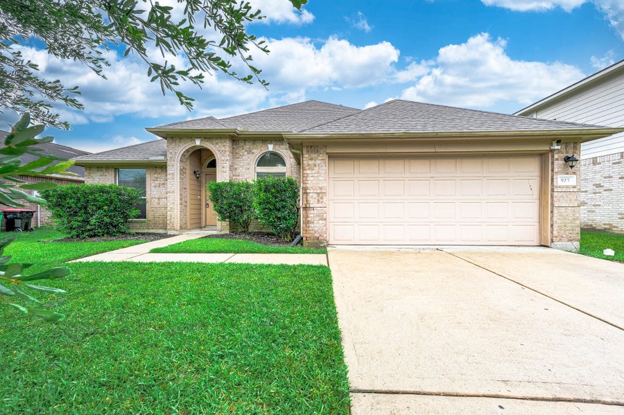 Property photo for 927 Hannah Falls Lane, Fresno, TX