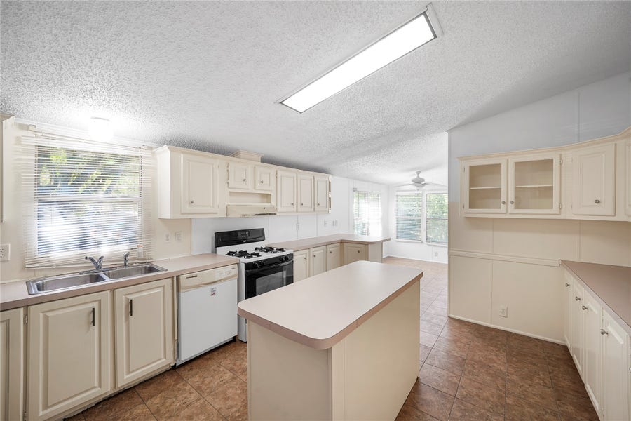 Property photo for 3614 College Street, Damon, TX