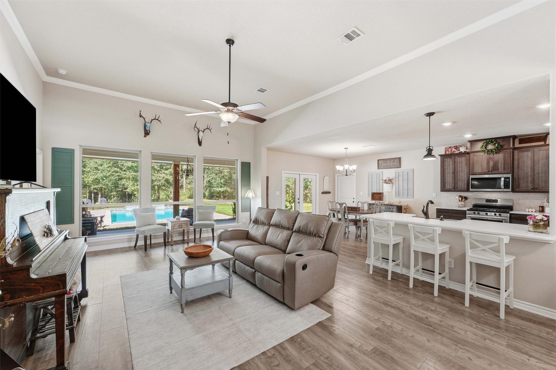 Bar seating , huge breakfast area and plenty of room for entertaining.  The high ceilings bring depth and oppenness to the room.