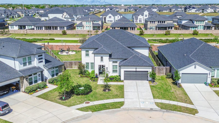 Property photo for 1612 Dayton Ridge Circle, Friendswood, TX
