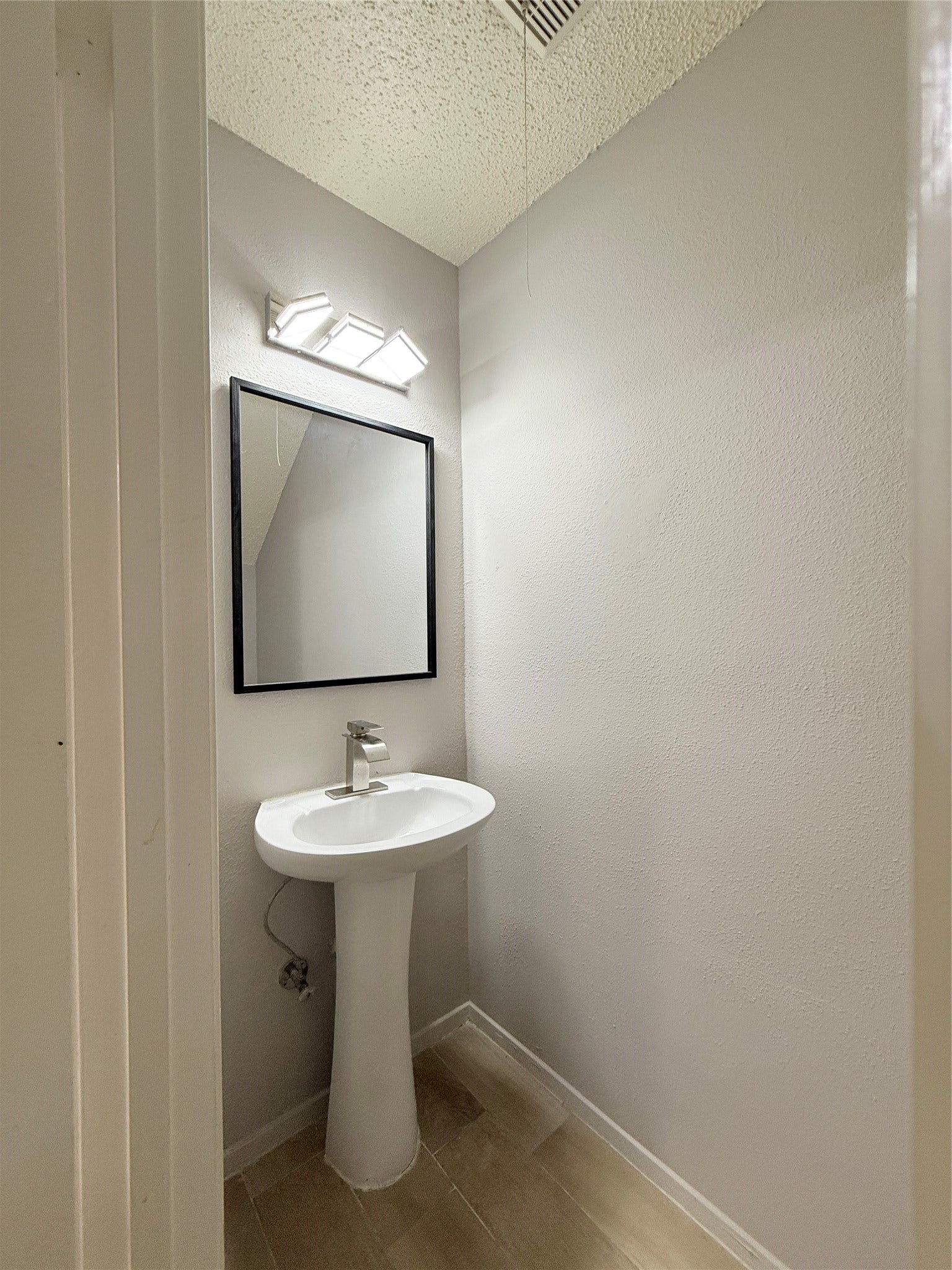 9383 Pagewood Lane, Houston, TX 77063 9383 Pagewood Lane, Houston, TX 77063