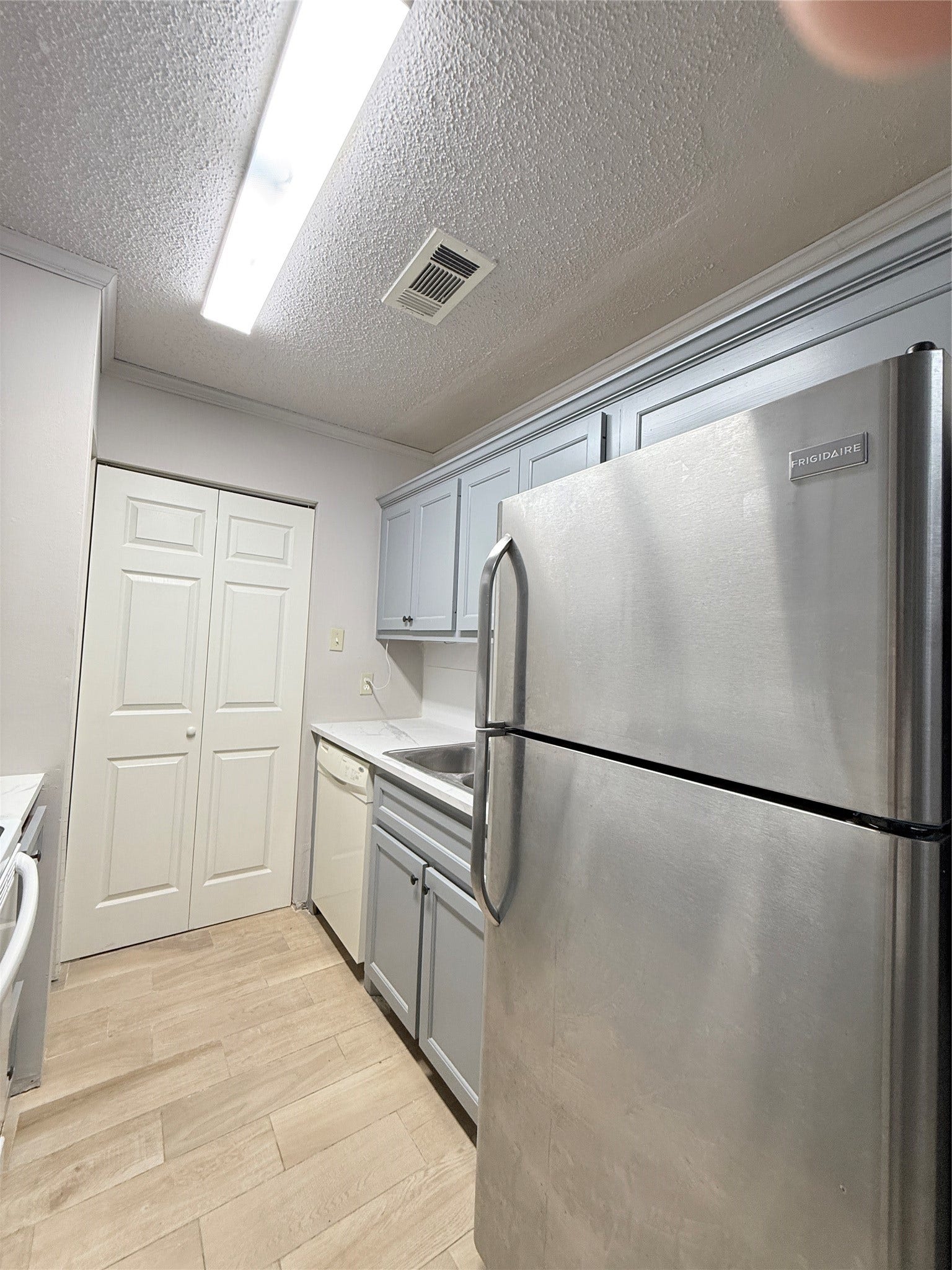 9383 Pagewood Lane, Houston, TX 77063 9383 Pagewood Lane, Houston, TX 77063