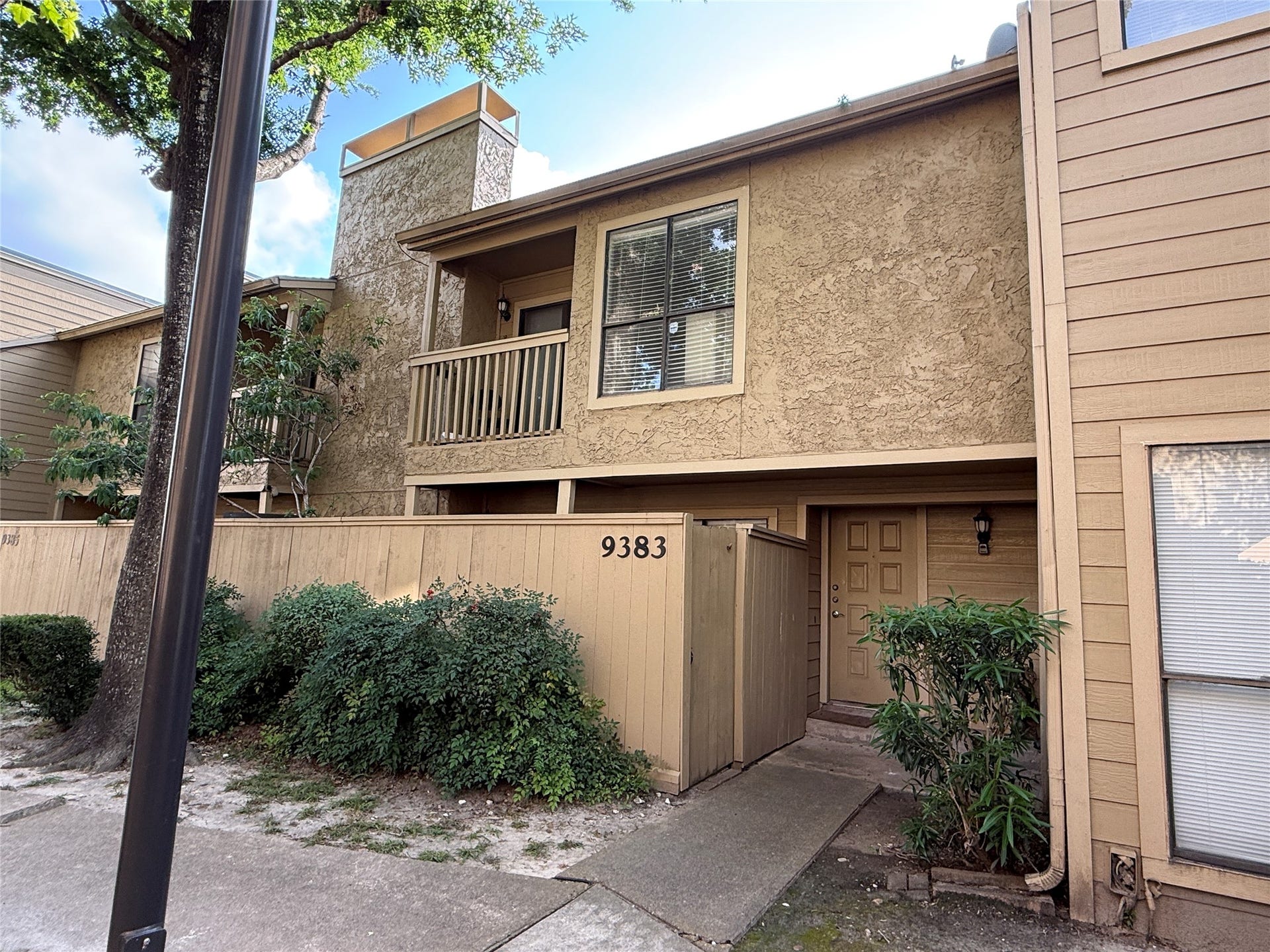 9383 Pagewood Lane, Houston, TX 77063 9383 Pagewood Lane, Houston, TX 77063
