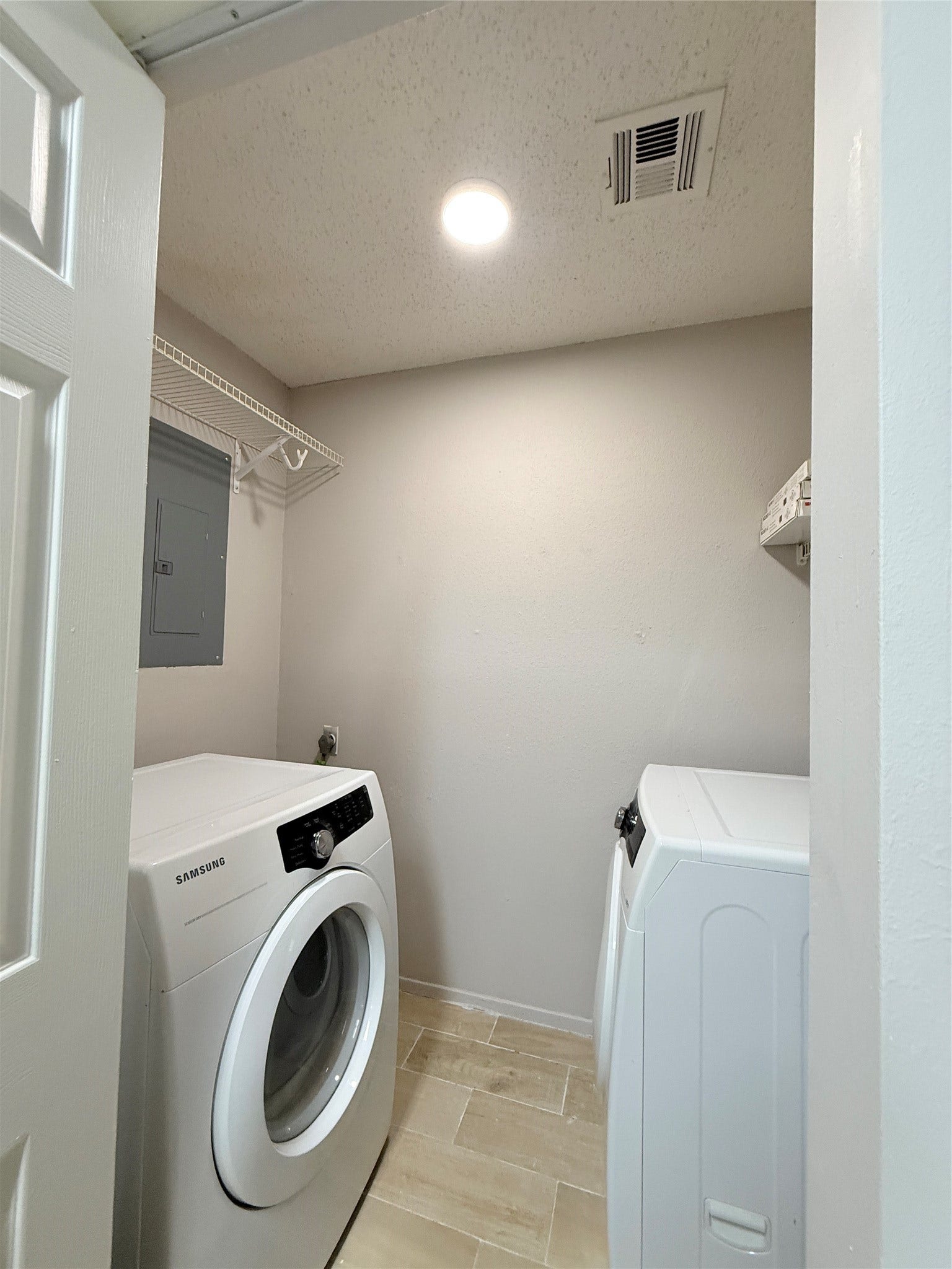 9383 Pagewood Lane, Houston, TX 77063 9383 Pagewood Lane, Houston, TX 77063
