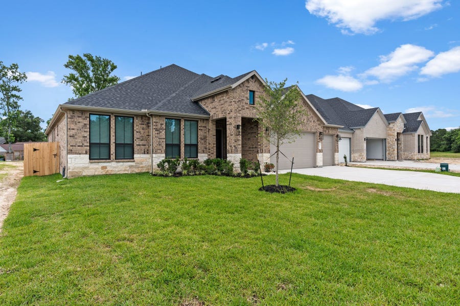 Property photo for 2501 Barton Creek Trail, Friendswood, TX