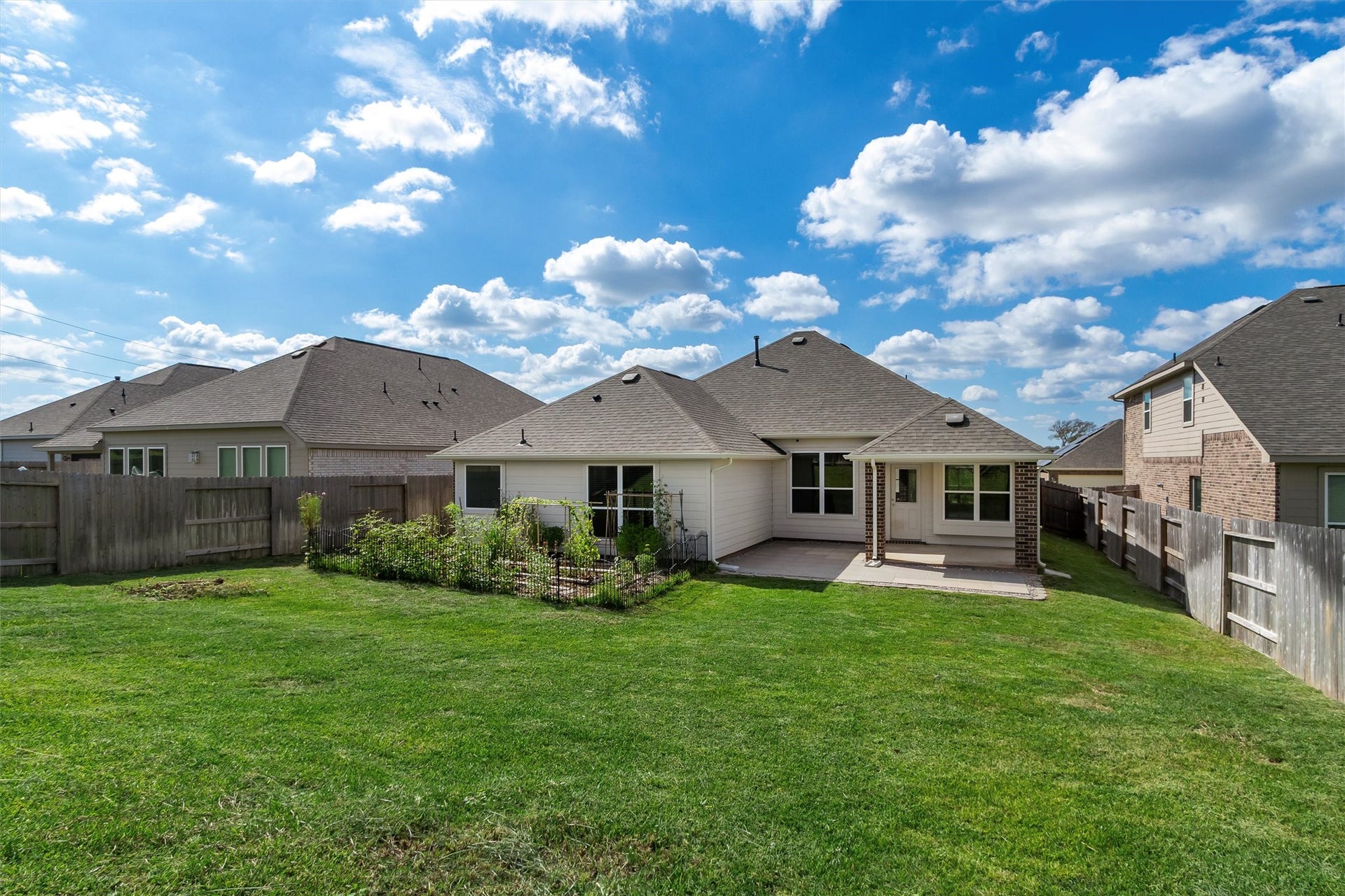 112 Dina Lane, Montgomery, TX 77356 112 Dina Lane, Montgomery, TX 77356