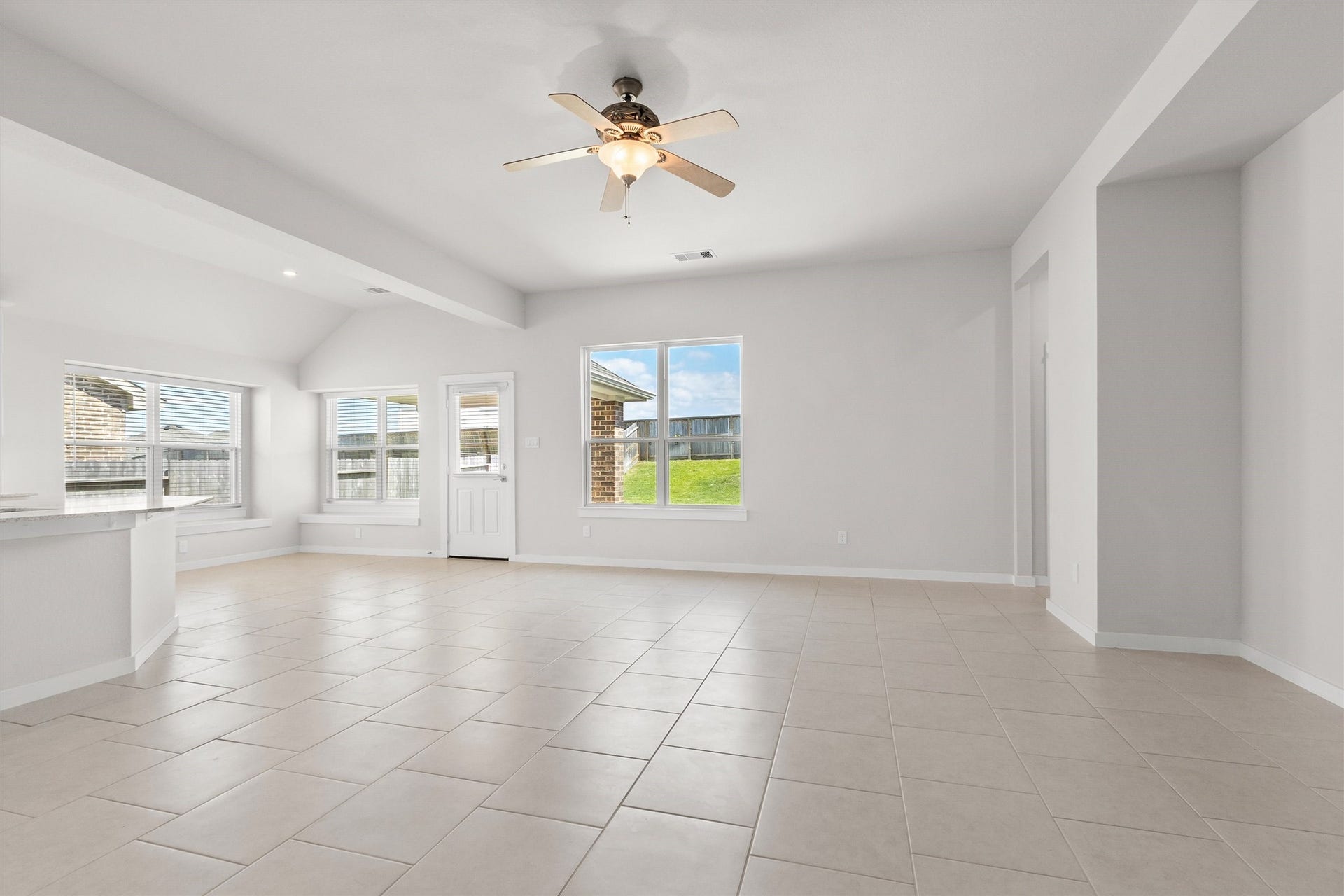 112 Dina Lane, Montgomery, TX 77356 112 Dina Lane, Montgomery, TX 77356