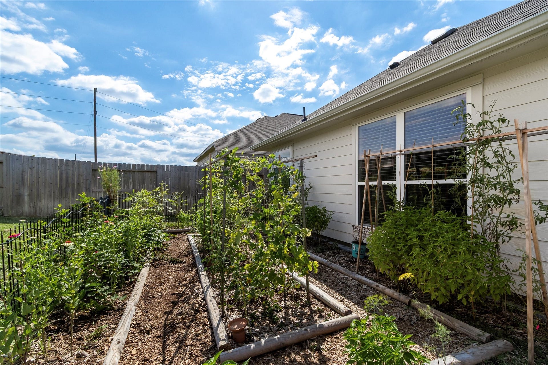 112 Dina Lane, Montgomery, TX 77356 112 Dina Lane, Montgomery, TX 77356