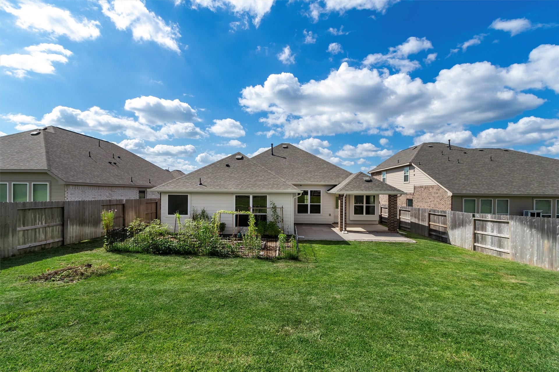 112 Dina Lane, Montgomery, TX 77356 112 Dina Lane, Montgomery, TX 77356