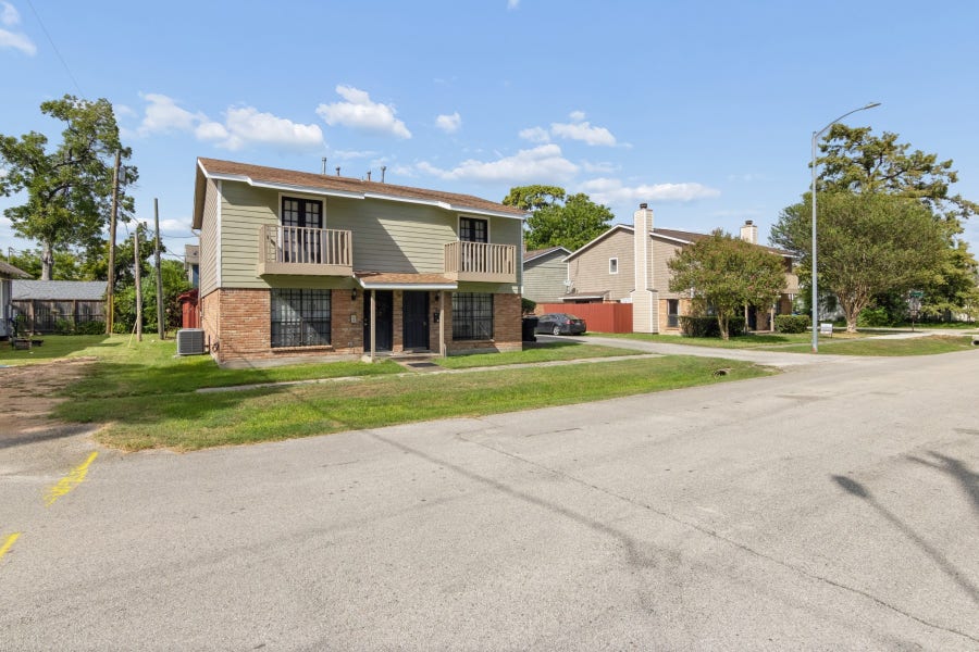 Property photo for 311 E 10th Street, Houston, TX