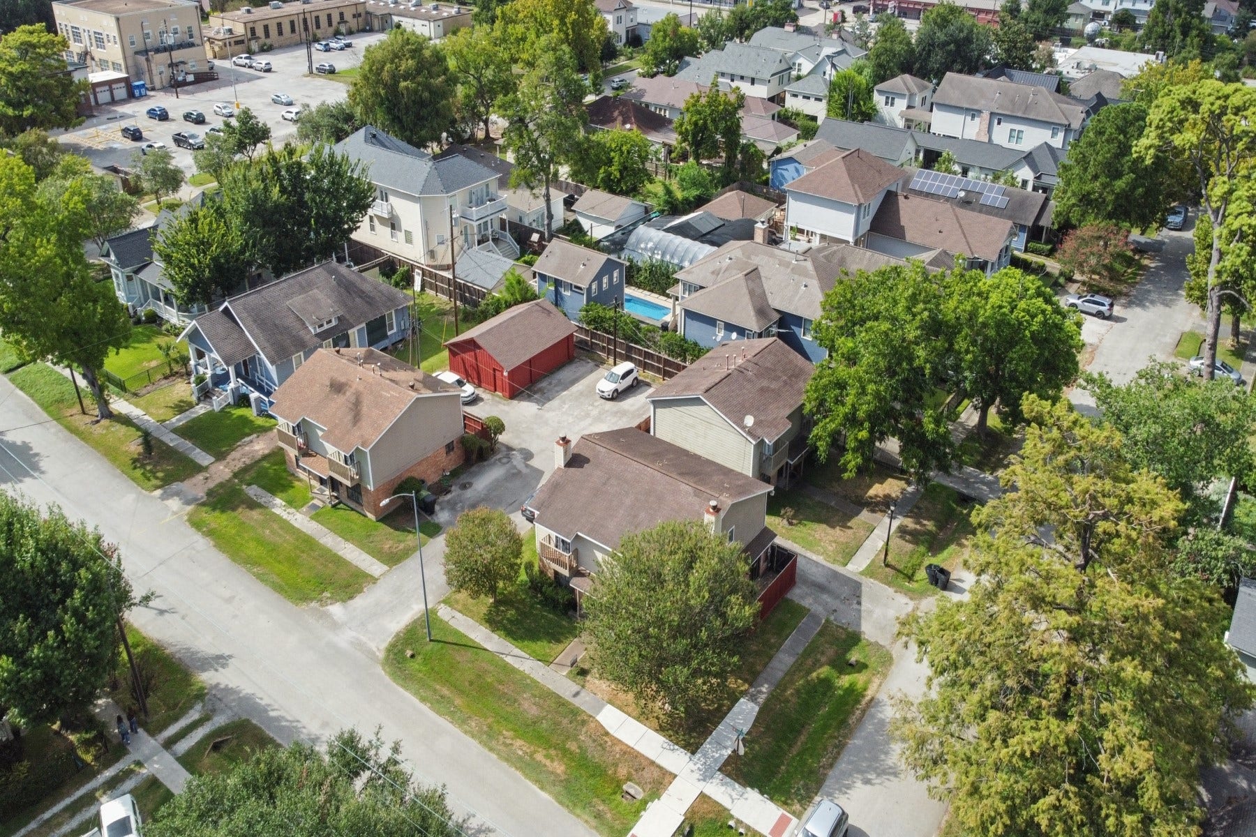 311 E 10th Street, Houston, TX 77008 311 E 10th Street 2 Buildings and 1 at 1001 Arlington, 3 car Garage