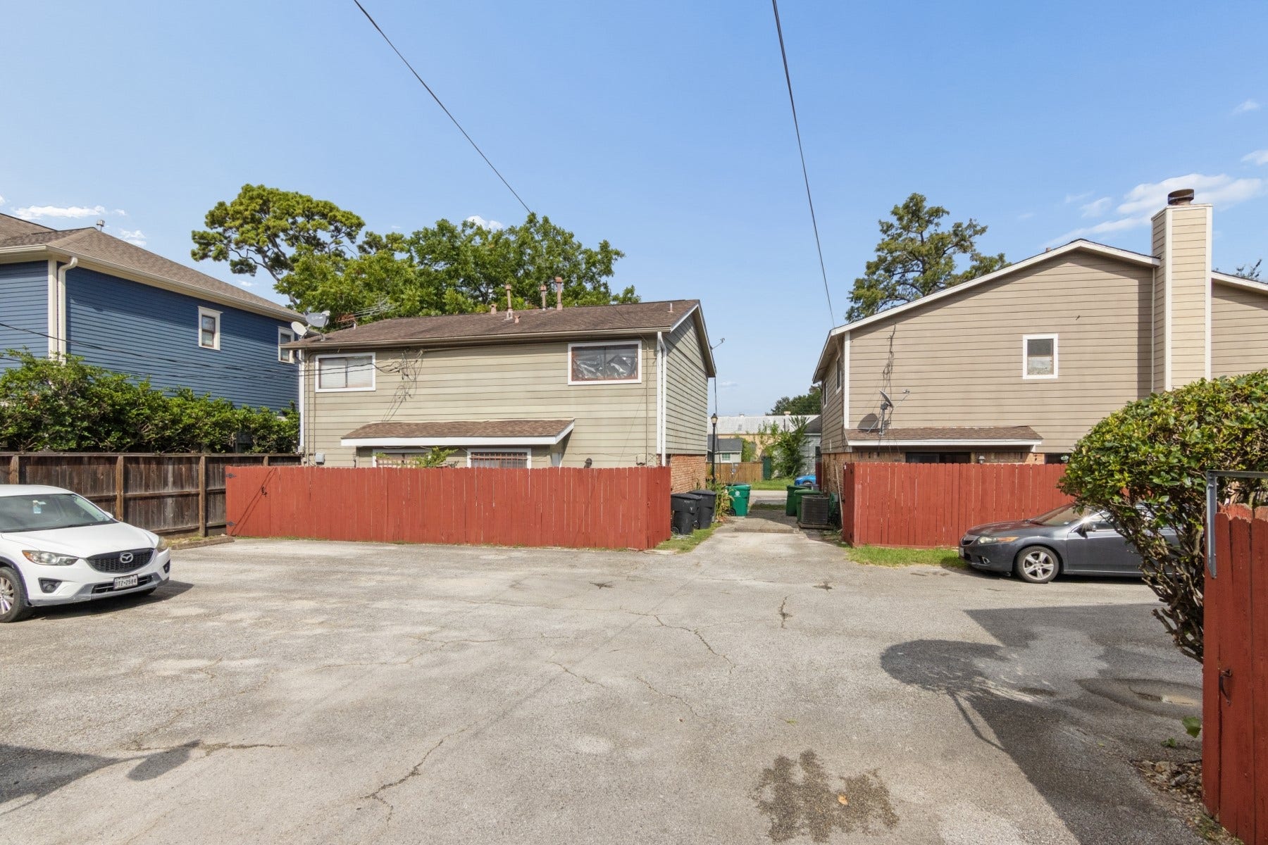 311 E 10th Street, Houston, TX 77008 Off Street Parking , Private Patios.