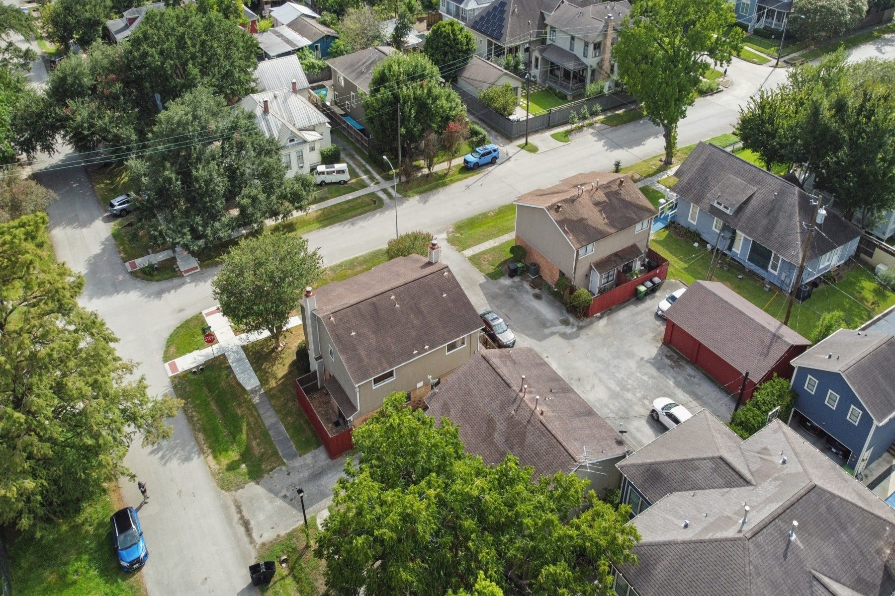 311 E 10th Street, Houston, TX 77008 Corner Lot, 3 Buildings plus Garage or Storage Building.