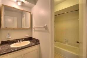 311 E 10th Street, Houston, TX 77008 311B Bathroom