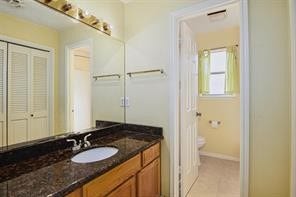 311 E 10th Street, Houston, TX 77008 315A Primary Bathroom