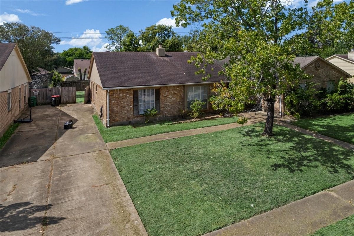 9522 Wellsworth Drive, Houston, TX 77083 9522 Wellsworth Drive, Houston, TX 77083