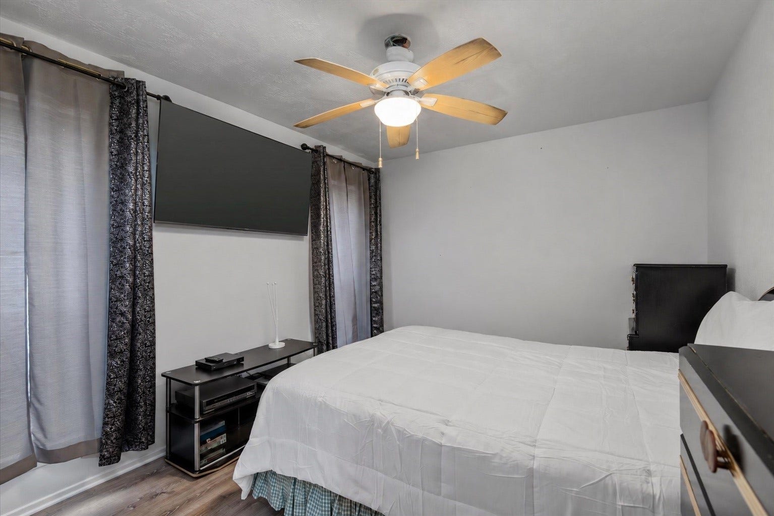 9522 Wellsworth Drive, Houston, TX 77083 Comfortable bedroom with soft natural light and a ceiling fan