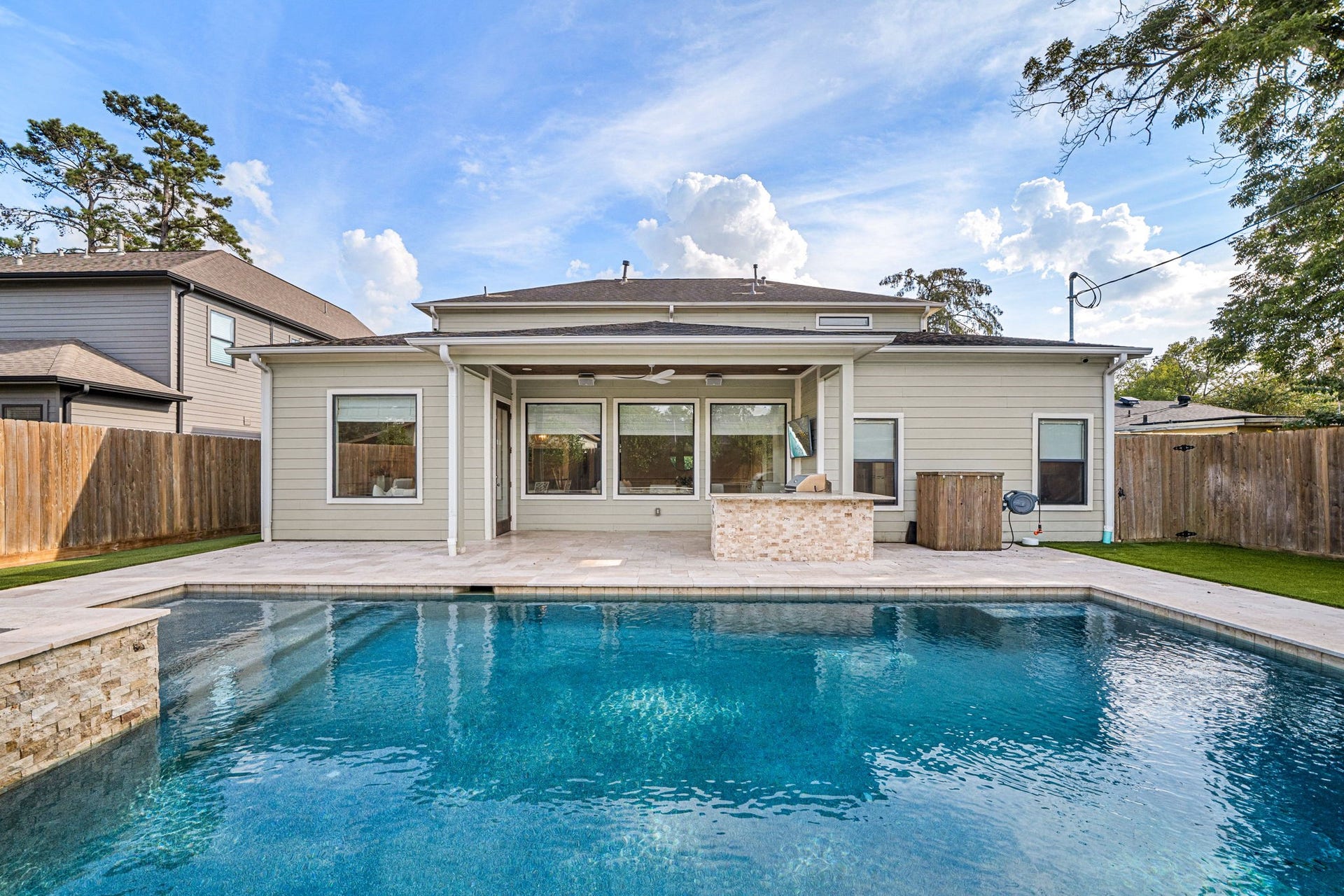 1326 Martin Street, Houston, TX 77018 1326 Martin Street, Houston, TX 77018