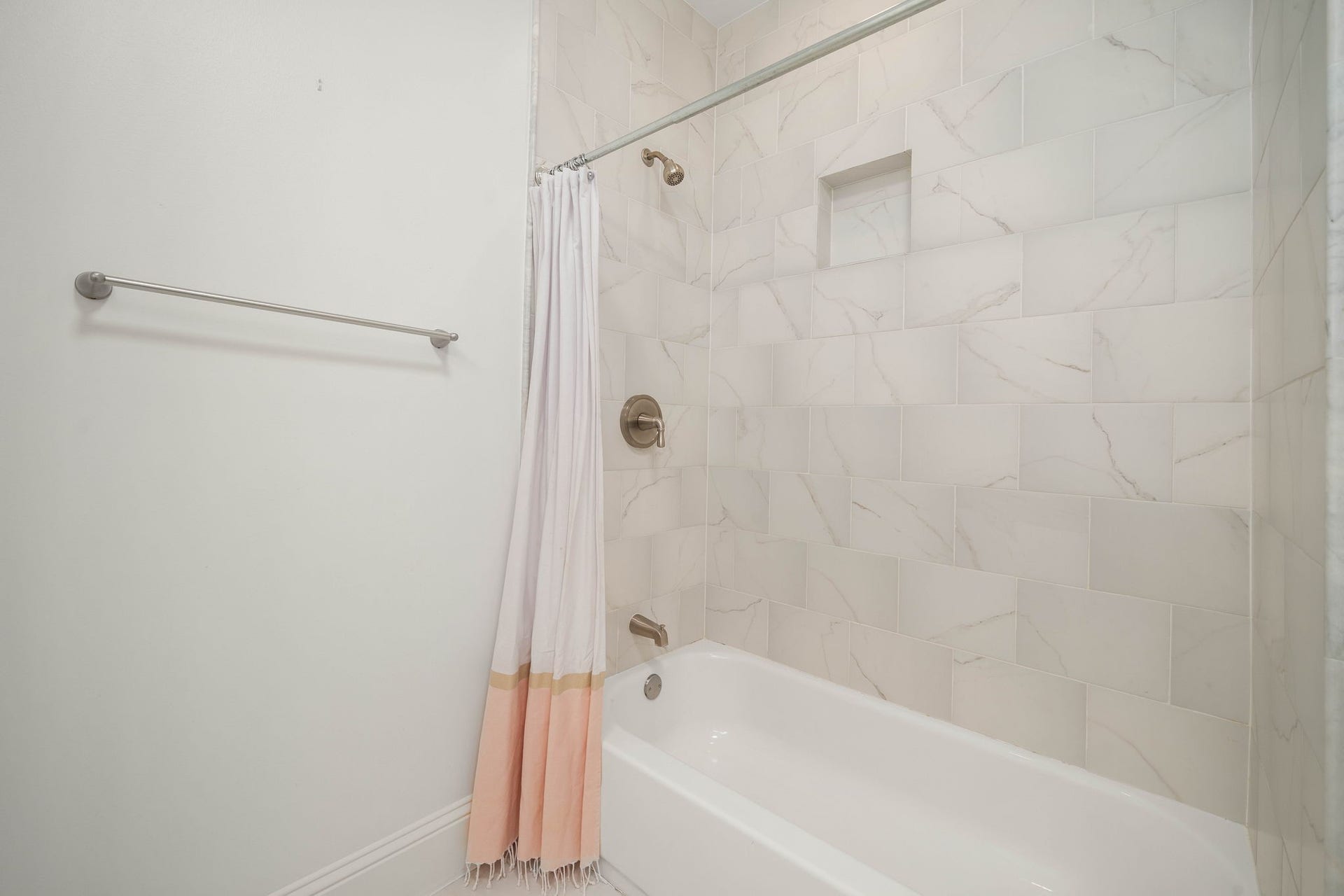 1326 Martin Street, Houston, TX 77018 1326 Martin Street, Houston, TX 77018