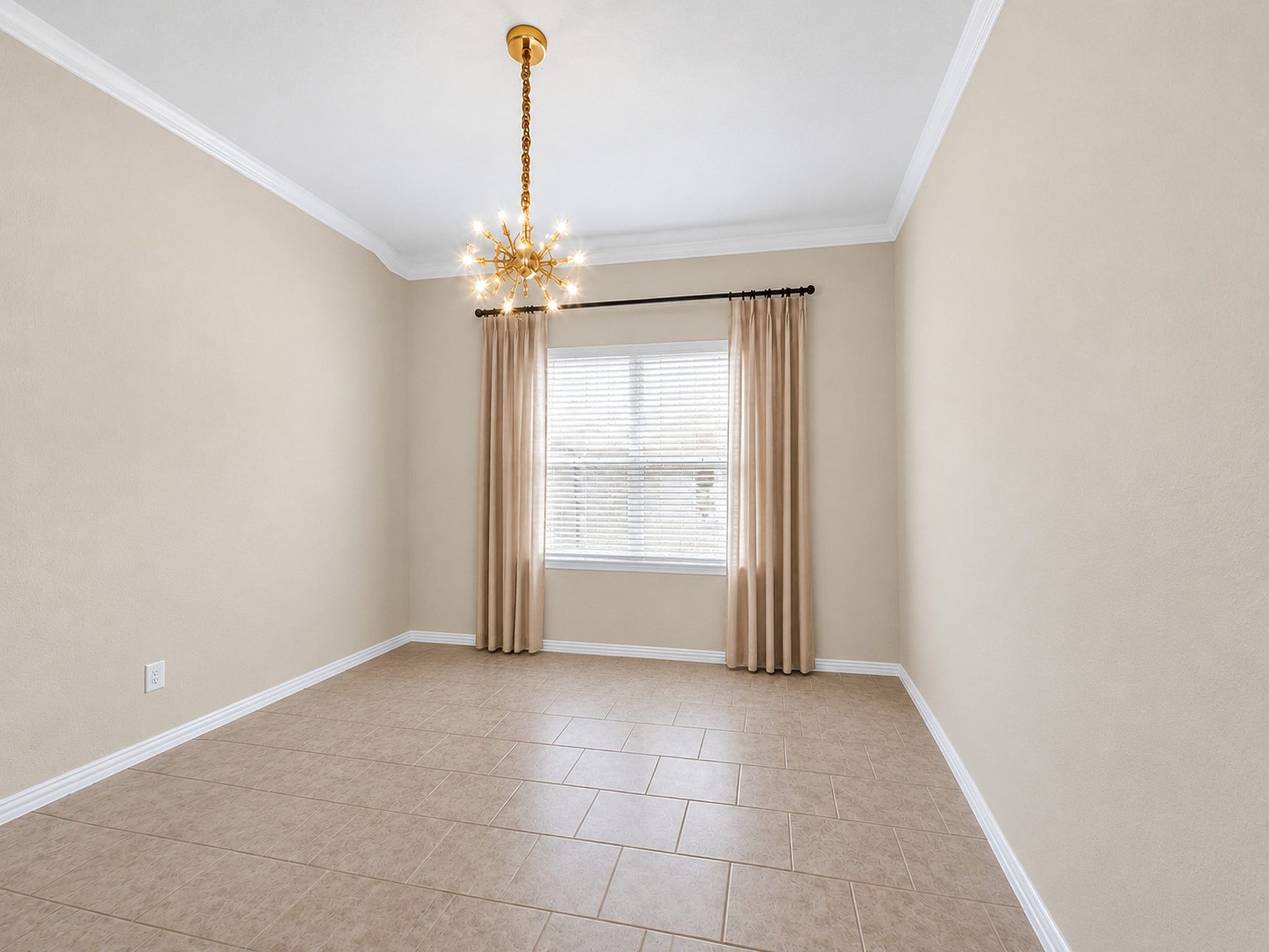 1902 Willow Ridge Ln, Fulshear, TX 77423 Formal dining