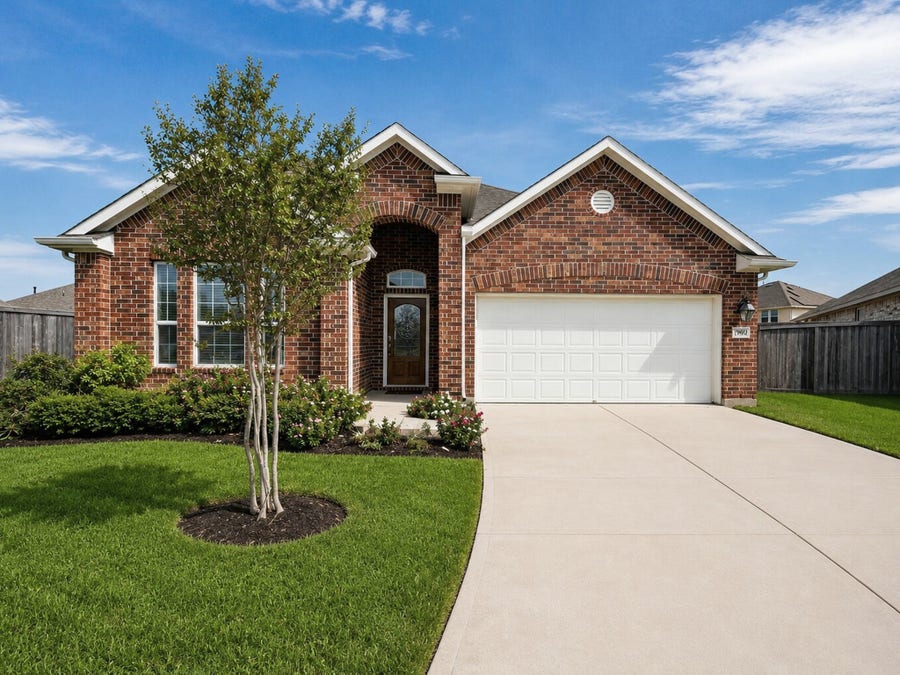 Property photo for 1902 Willow Ridge Ln, Fulshear, TX