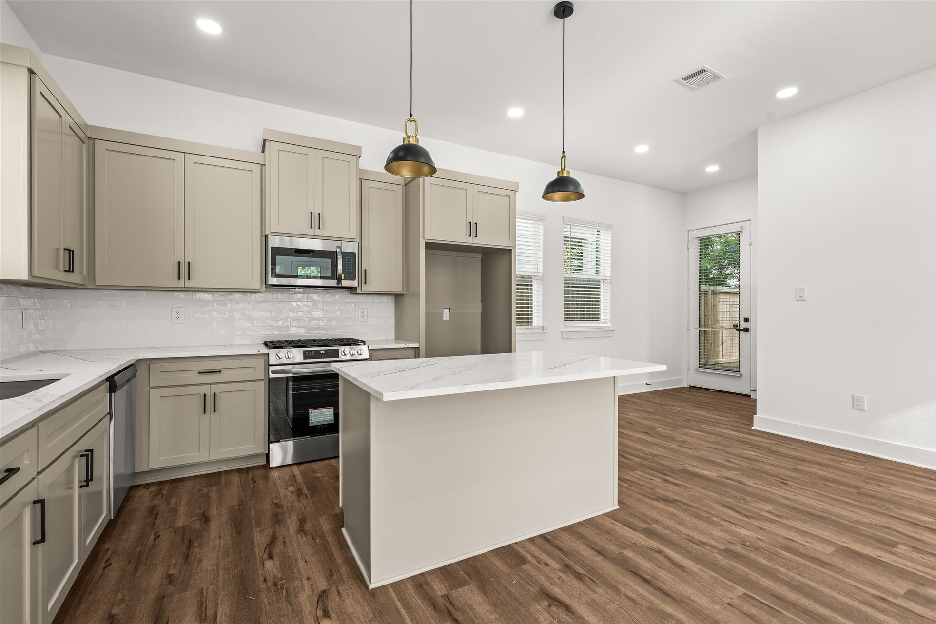 4702 Rawley Street, Houston, TX 77020 Open, intuitive, and highly functional. The strategic layout positions everything perfectly, leading right out to your private backyard oasis.