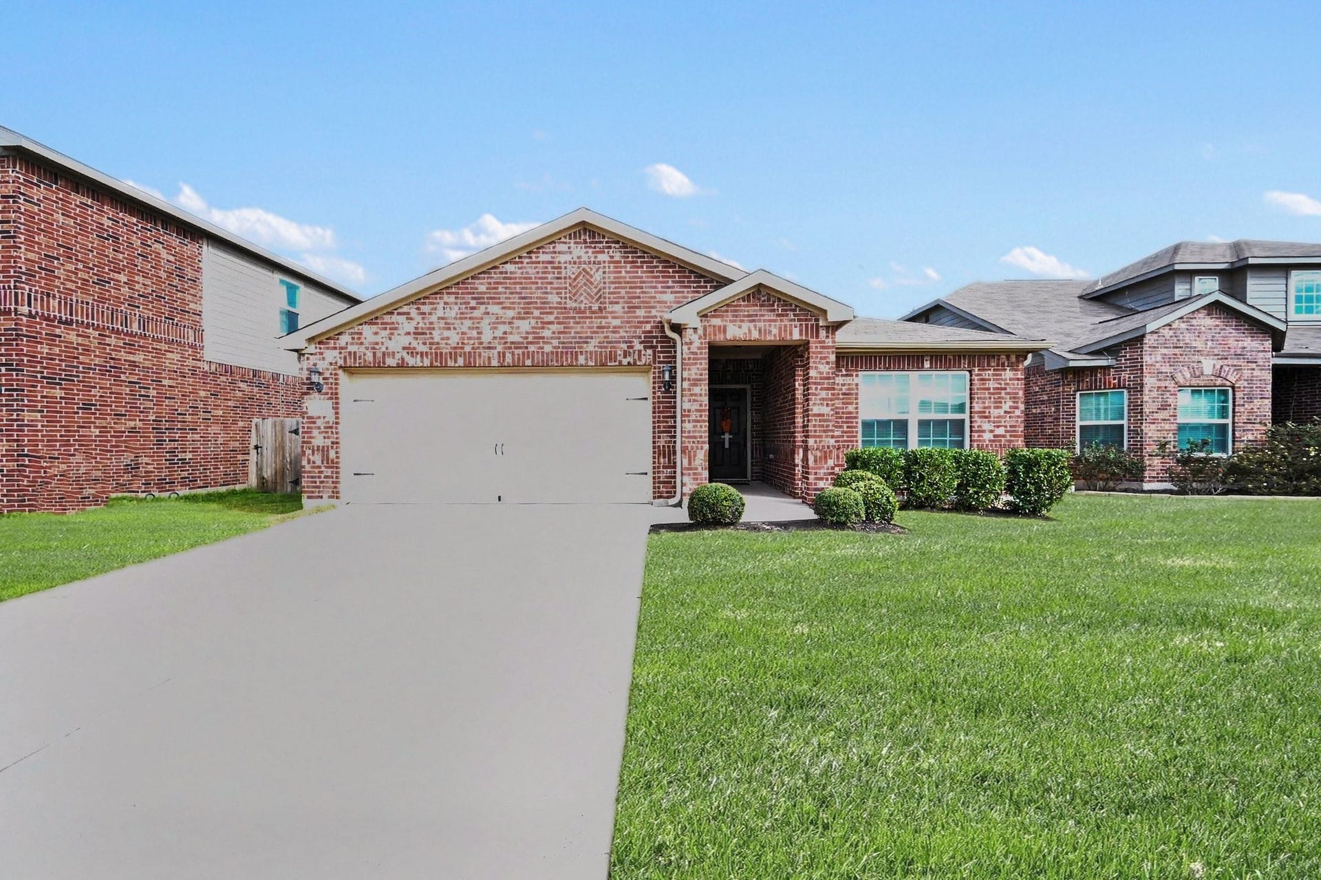 949 Texas Timbers Drive, Katy, TX 77493 Charming 3-bed, 2-bath split floor plan in Freeman Ranch
