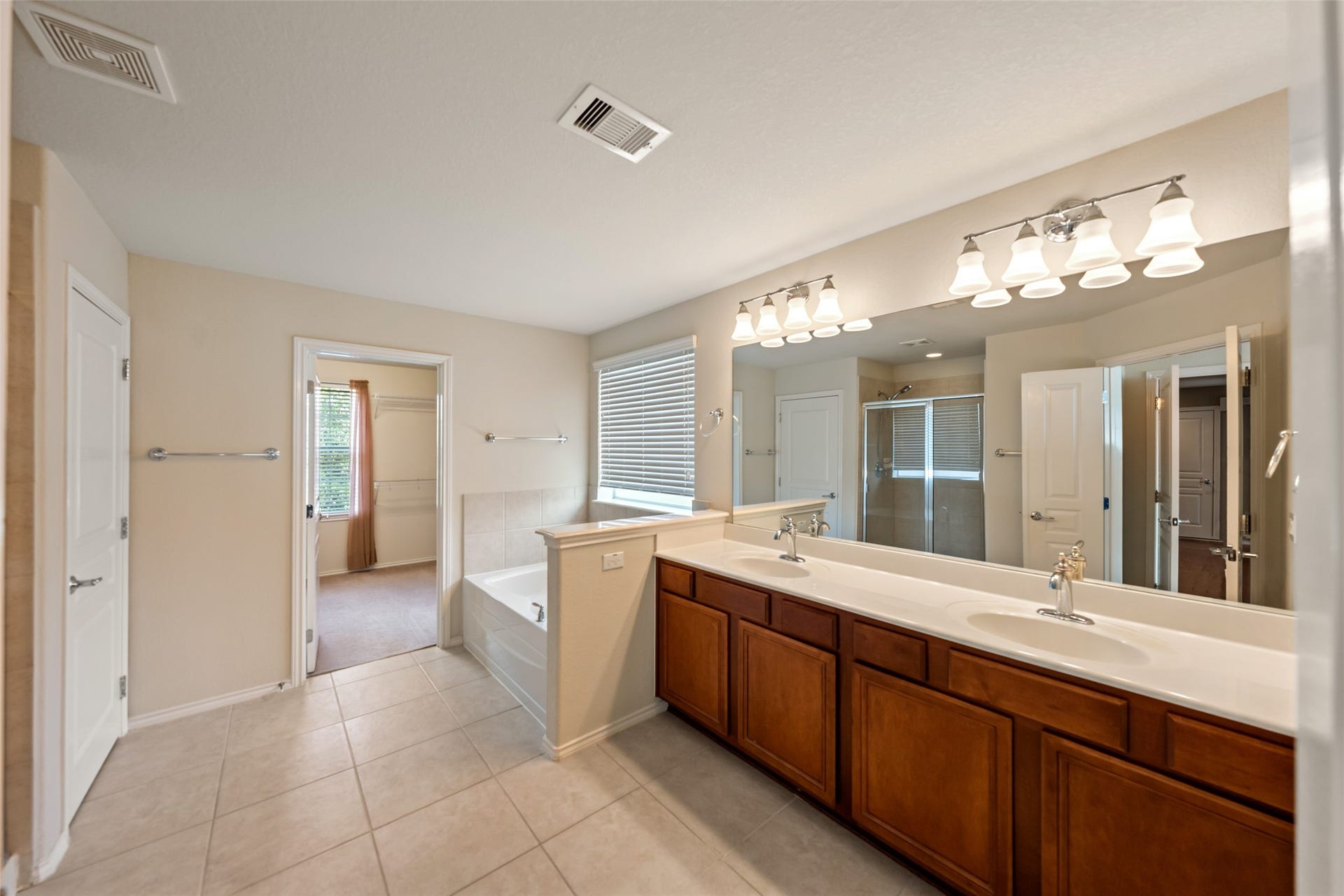 10014 Forrester Trail, Katy, TX 77494 Dual sinks, soaking tub, cabinet space, separate shower - all waiting for you here