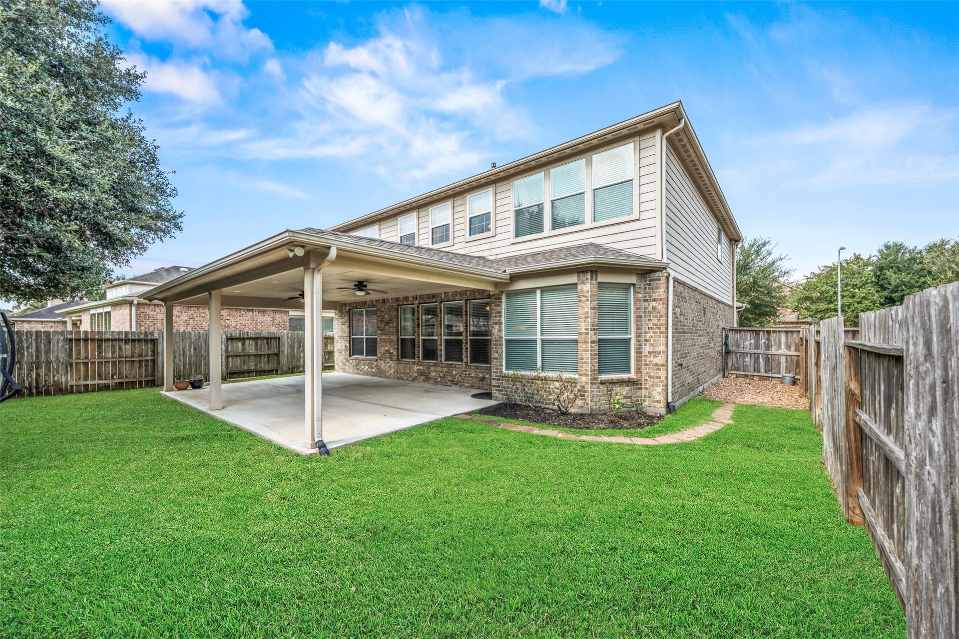 10014 Forrester Trail, Katy, TX 77494 Lots of grass space left over in this lot!