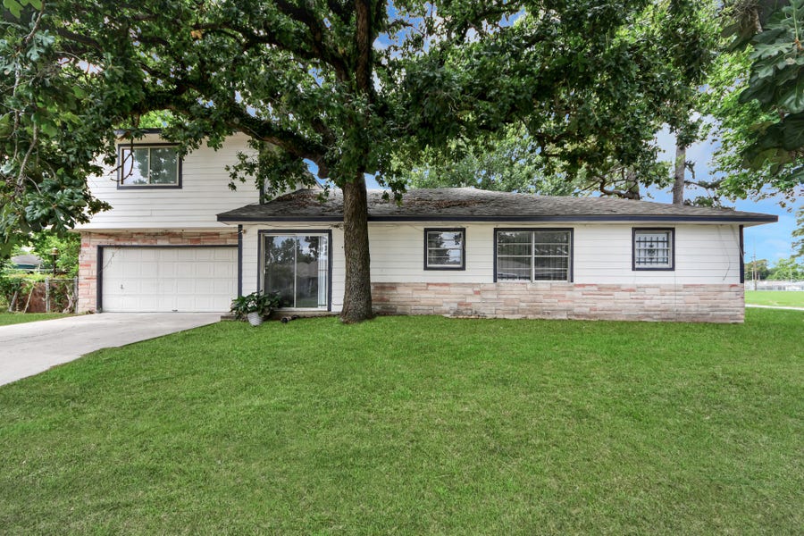 Property photo for 7450 Lakewood Drive, Houston, TX