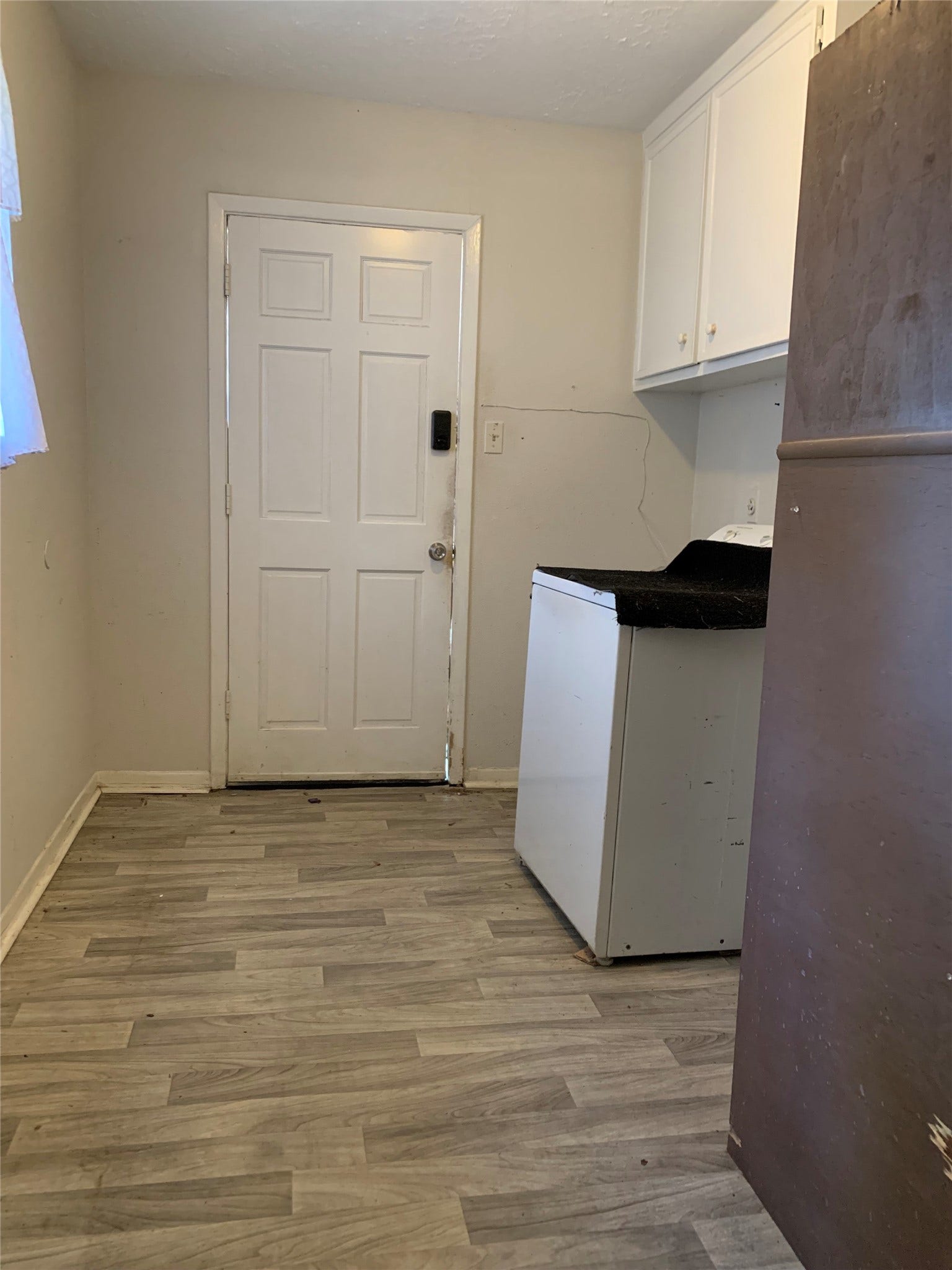 23830 English Oak Drive, Spring, TX 77373 Utility room with side door access.