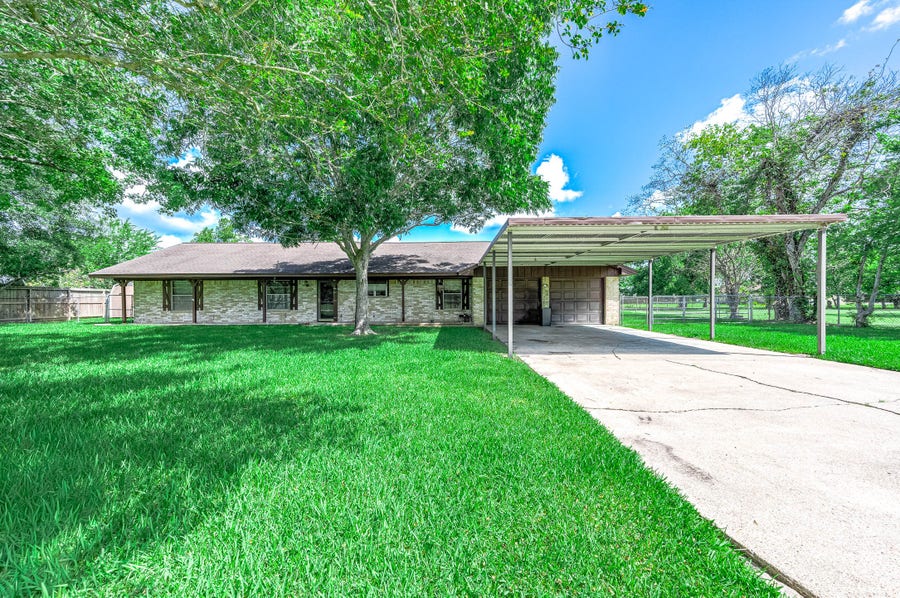 Property photo for 1626 County Road 965, Alvin, TX