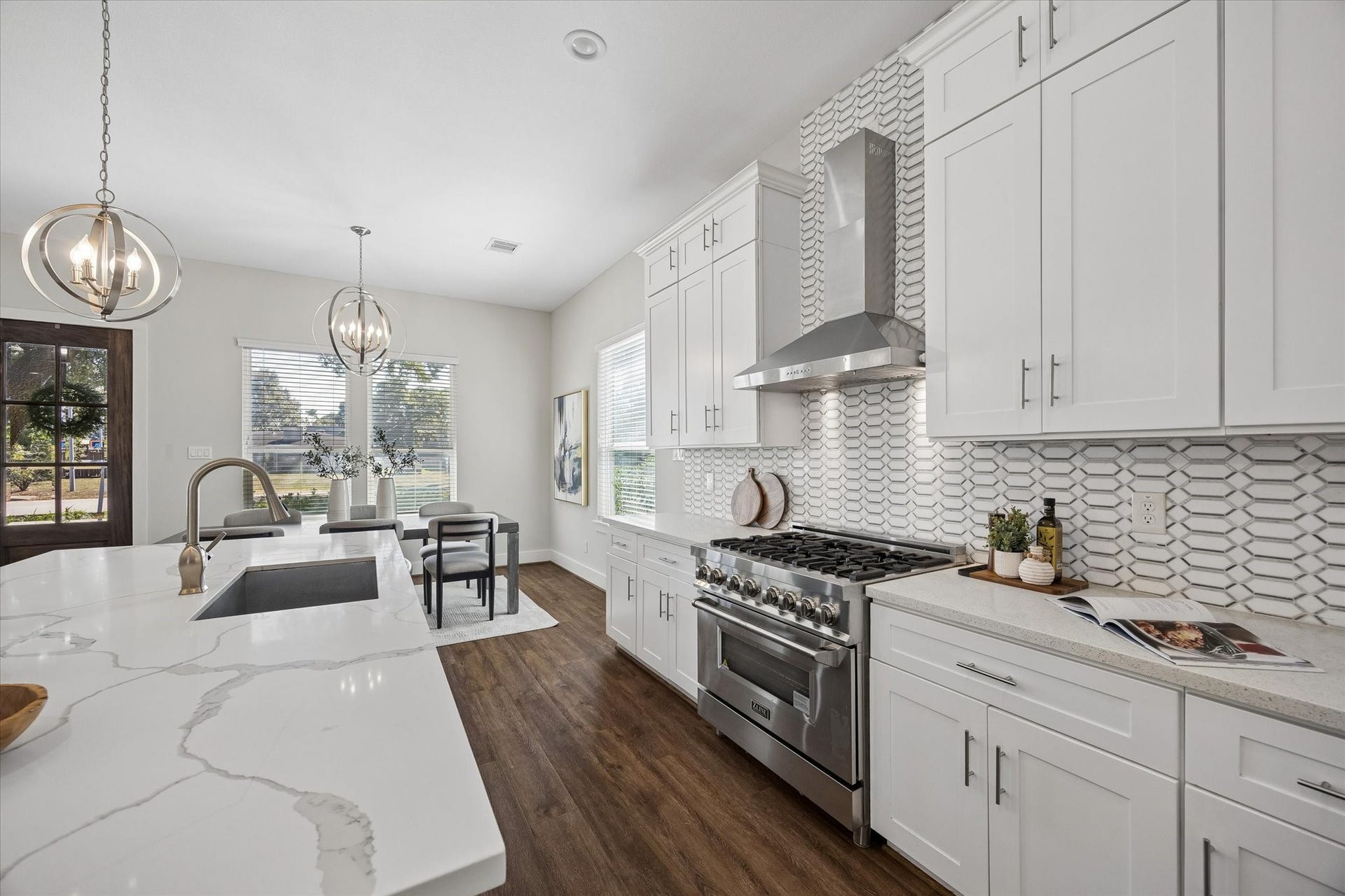 702 W 41st Street, Houston, TX 77018 Cooking is a pleasure when everything is right where you need it! A gas range with statement stainless steel vent hood, convenient island microwave and dishwasher make meal prep and cleanup a breeze. Quartz countertops provide plenty of workspace, while designer tile adds a stylish finishing touch.