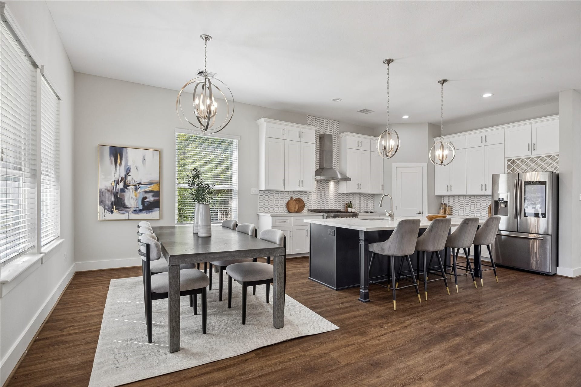 702 W 41st Street, Houston, TX 77018 Good food and great company go hand in hand! The dining area opens to the spacious island kitchen, making it easy to cook, catch up and spend time together. Large windows, beautiful lighting and updated luxury vinyl tile flooring add to the charm.