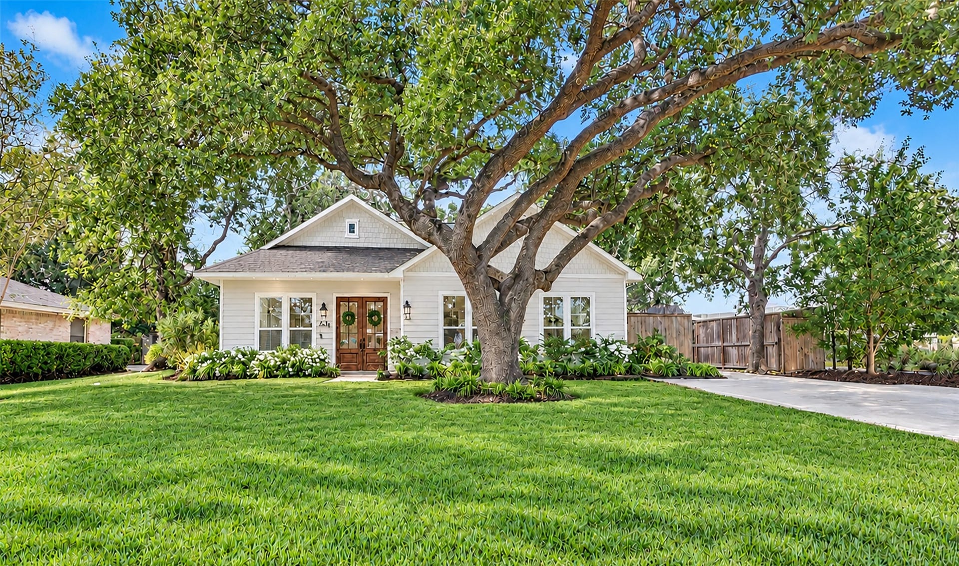 702 W 41st Street, Houston, TX 77018 Beautifully updated inside and out, this 4/3/2 offers open living spaces, a gorgeous island kitchen, two primary suites and stylish finishes throughout. Outside, enjoy a private patio, covered entertaining area, gated driveway and lush backyard with towering shade trees. With thoughtful updates, room to breathe and a fantastic Garden Oaks location, this is a place you'll love calling home!