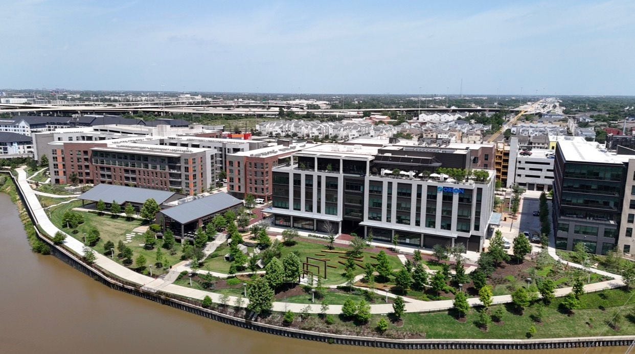 East River shops and restaurants just across the bridge