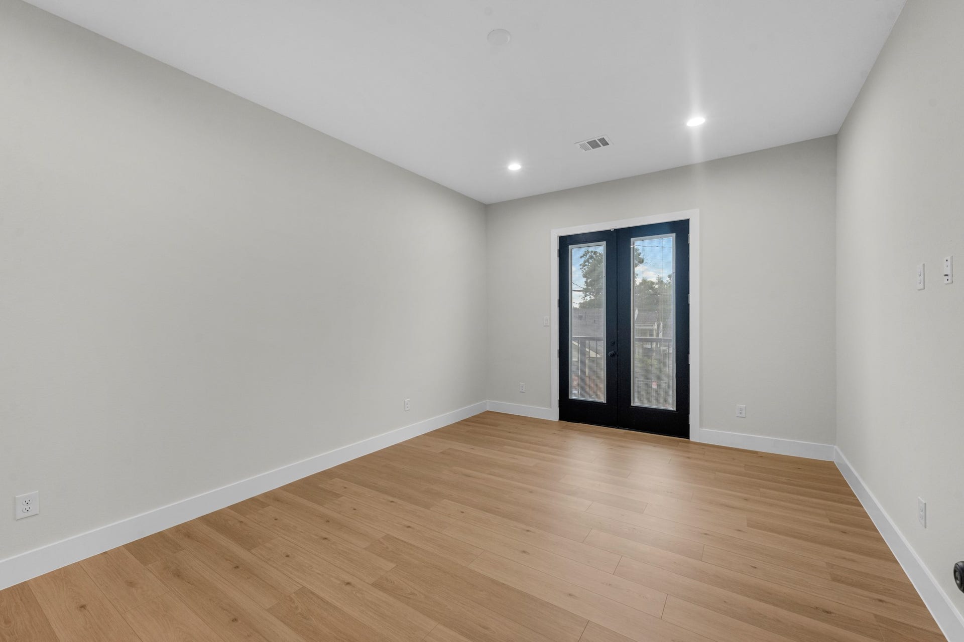 2348 Delafield Street, Houston, TX 77023 primary bedroom