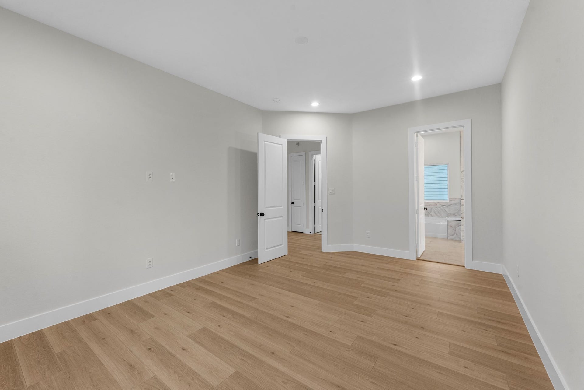 2348 Delafield Street, Houston, TX 77023 primary bedroom
