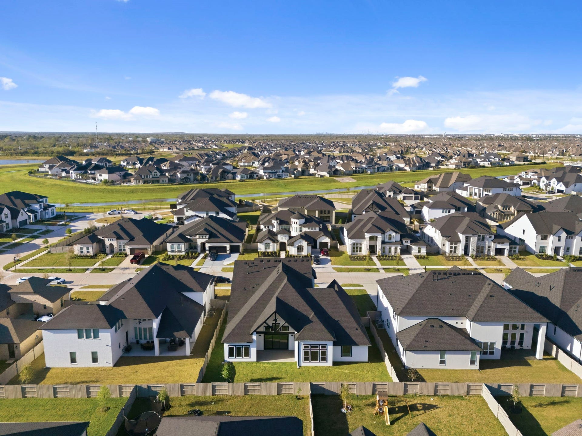 2010 Pine Woodland Lane, Manvel, TX 77583