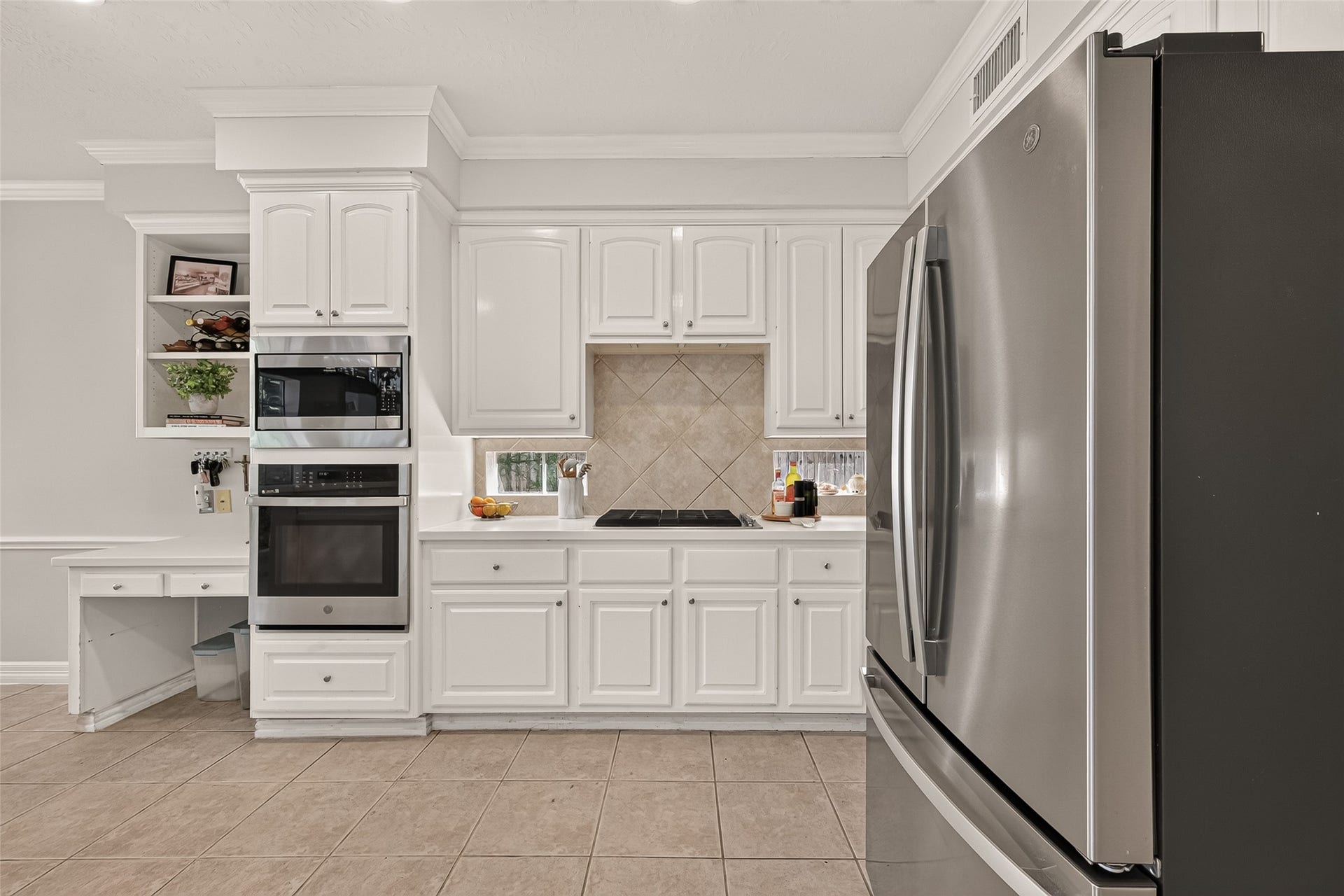 6411 Hidden Crest Way, Sugar Land, TX 77479 Kitchen