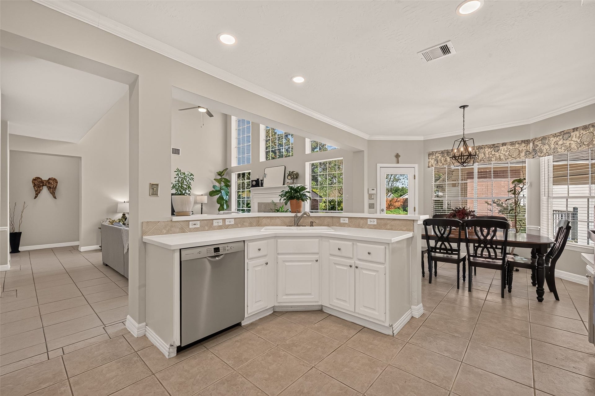 6411 Hidden Crest Way, Sugar Land, TX 77479 Kitchen