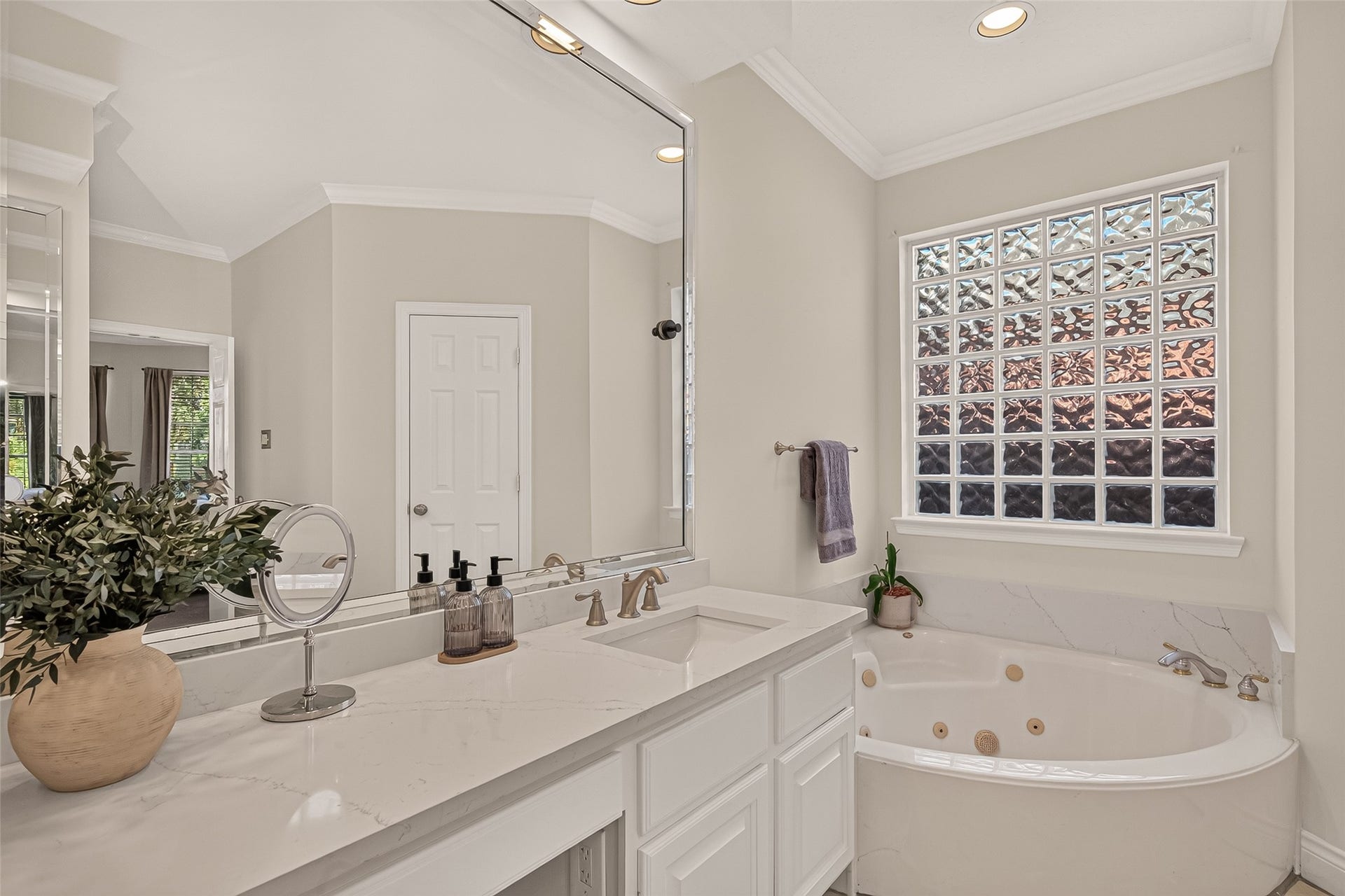 6411 Hidden Crest Way, Sugar Land, TX 77479 Primary Bathroom
