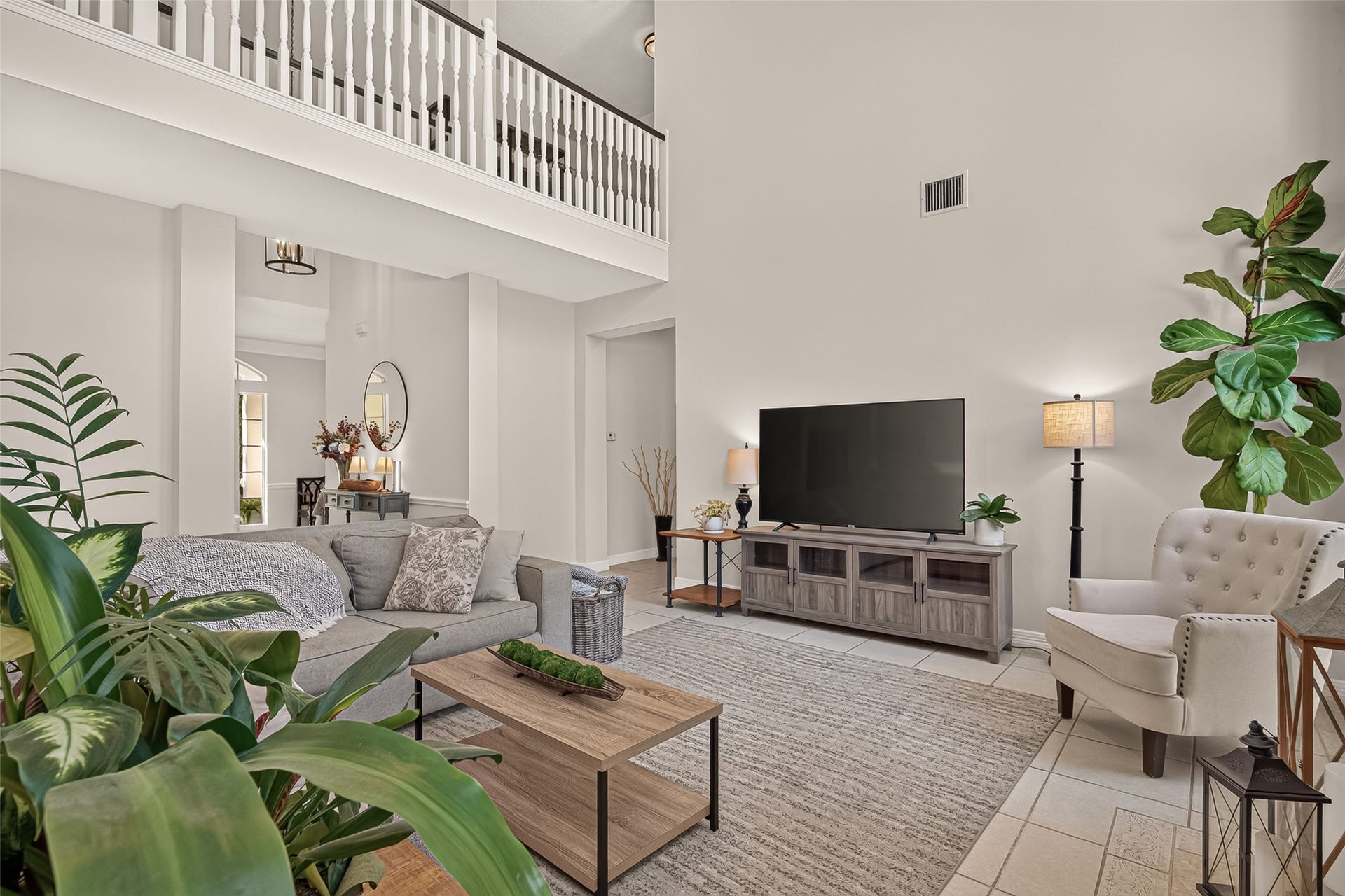 6411 Hidden Crest Way, Sugar Land, TX 77479 Living Room