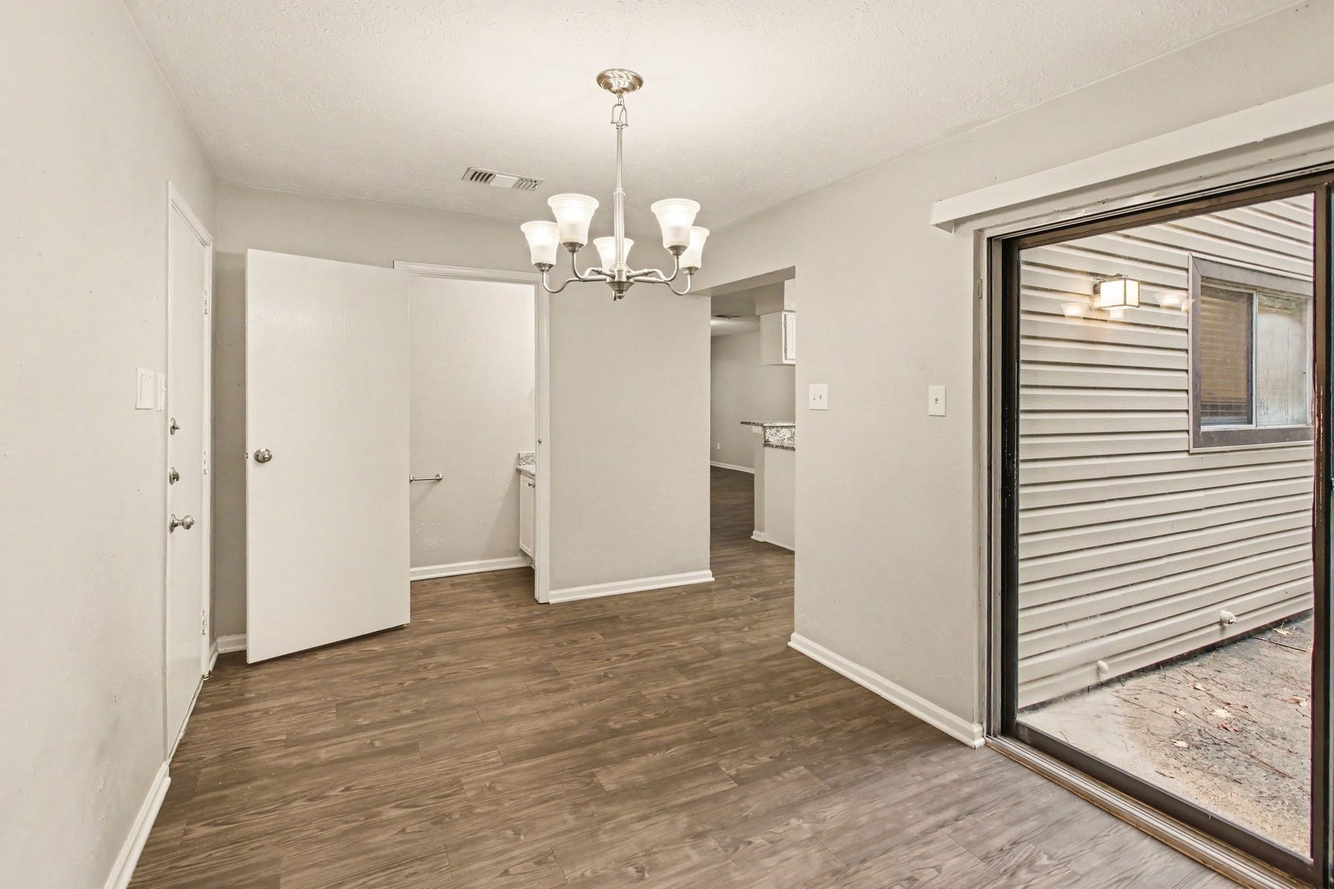 28 Windfellow Place, The Woodlands, TX 77381 28 Windfellow Place, The Woodlands, TX 77381