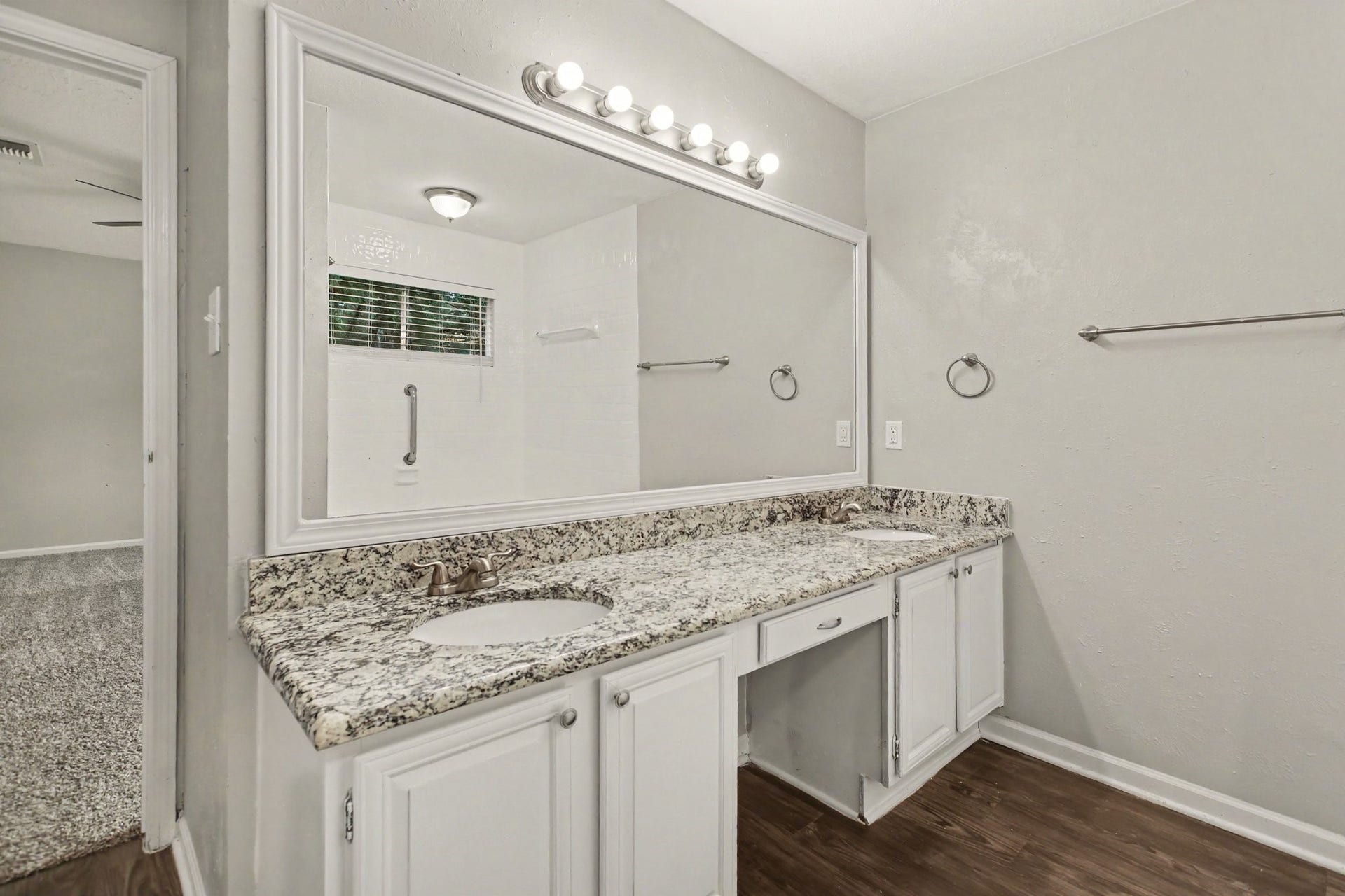 28 Windfellow Place, The Woodlands, TX 77381 28 Windfellow Place, The Woodlands, TX 77381