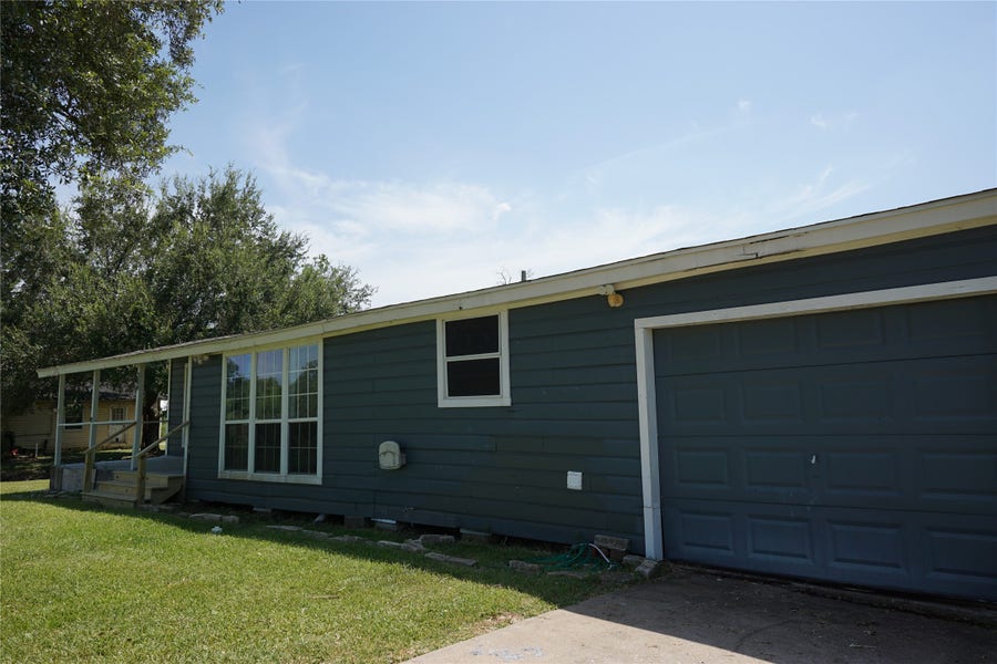 Property photo for 306 Center Way Street, Lake Jackson, TX